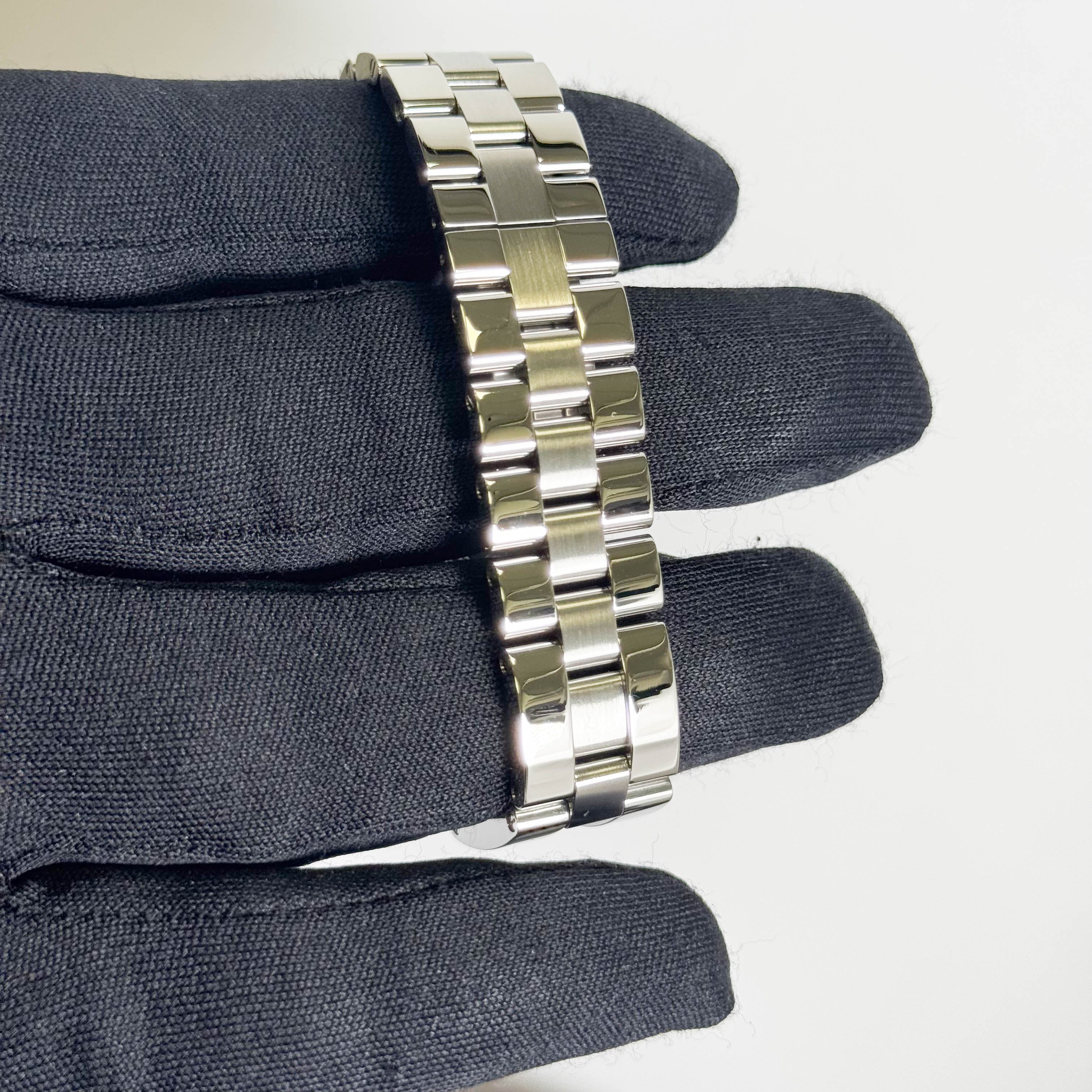 Cartier Roadster Stainless Steel 31mm Silver Dial Watch Ref# W62016V3 - Happy Jewelers Fine Jewelry Lifetime Warranty