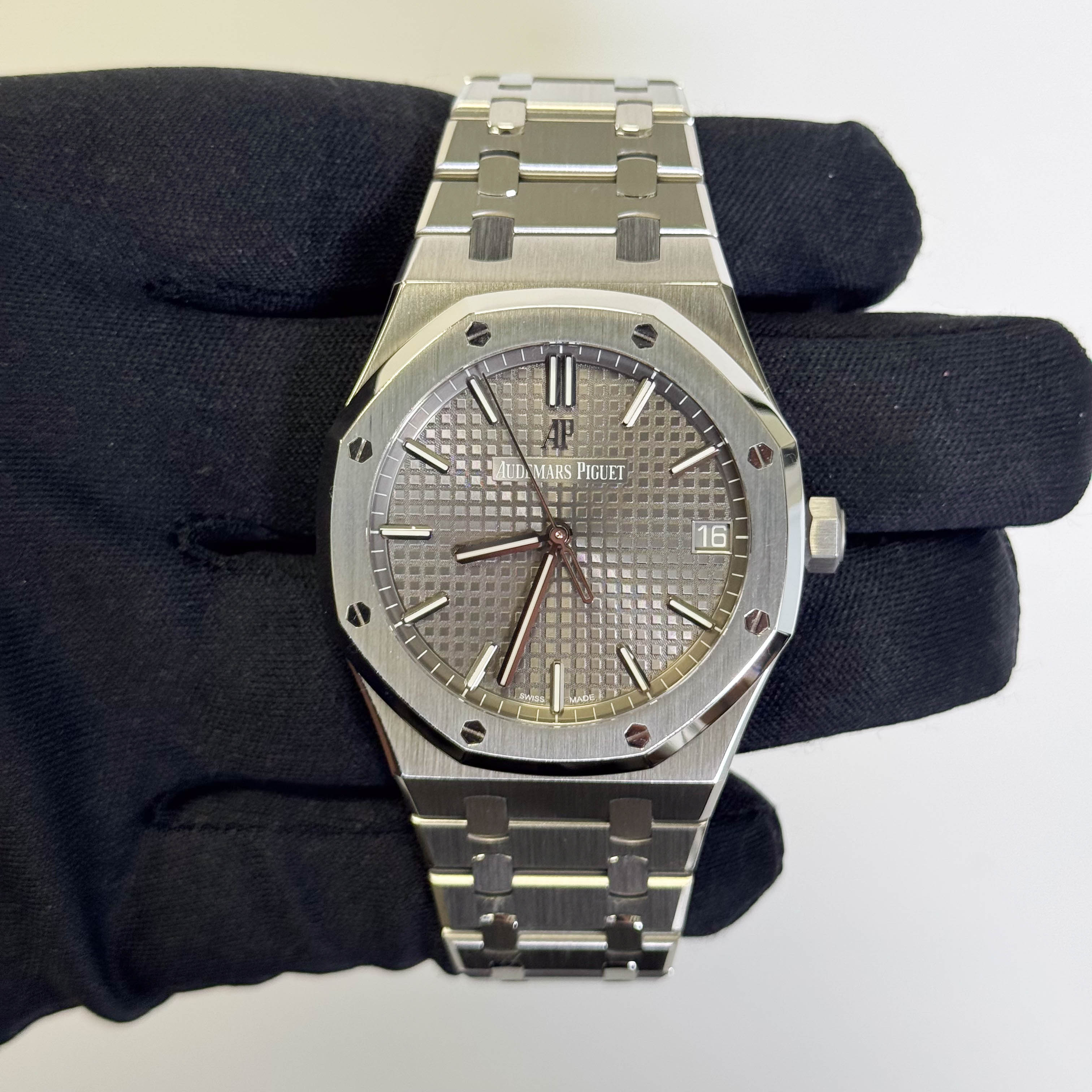 Audemars Piguet Royal Oak 41mm Grey Dial Watch Ref# 15500ST.OO.1220ST.02