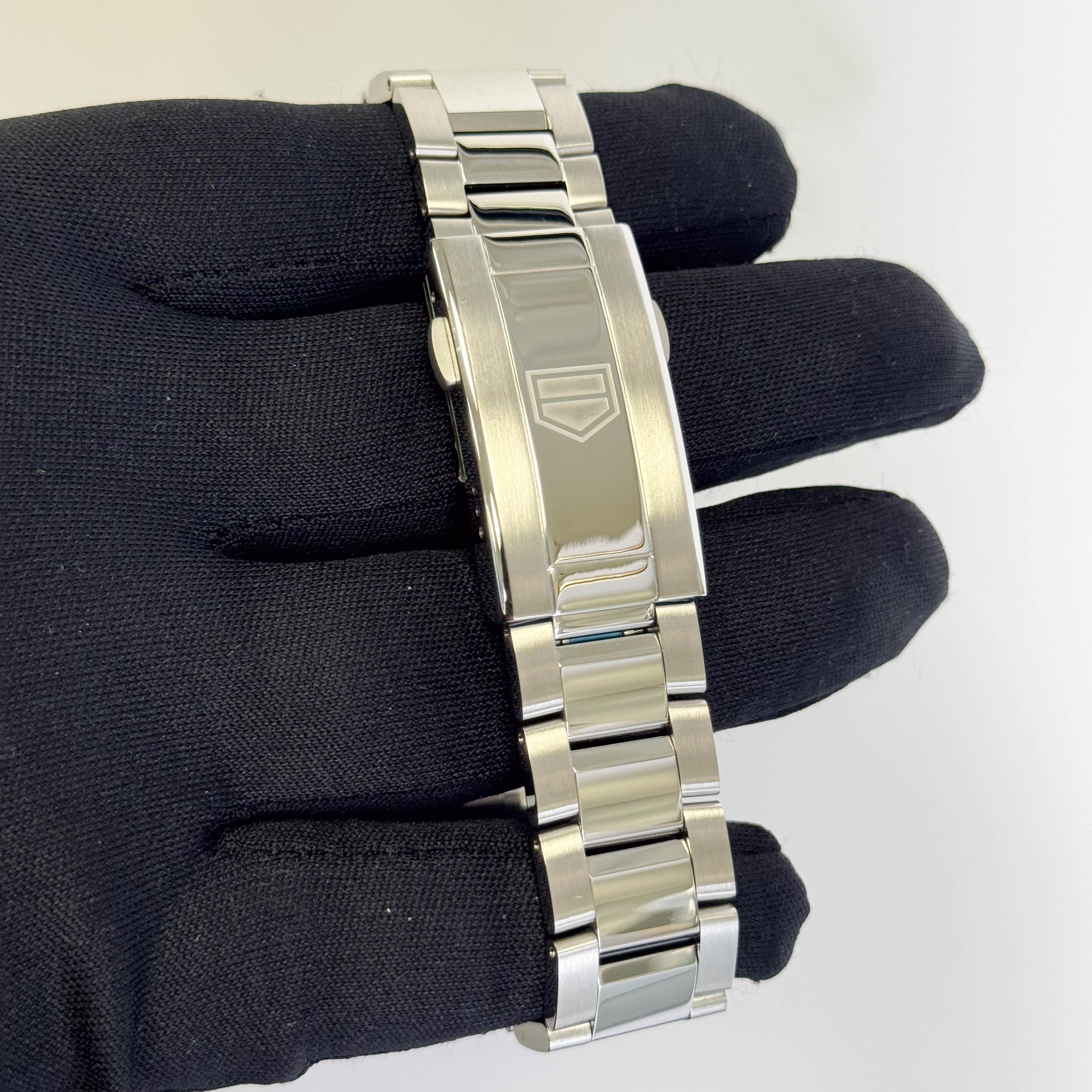 Tag Heuer Aquaracer 40mm Silver Dial Watch Ref# WBP1111.BA0627 - Happy Jewelers Fine Jewelry Lifetime Warranty