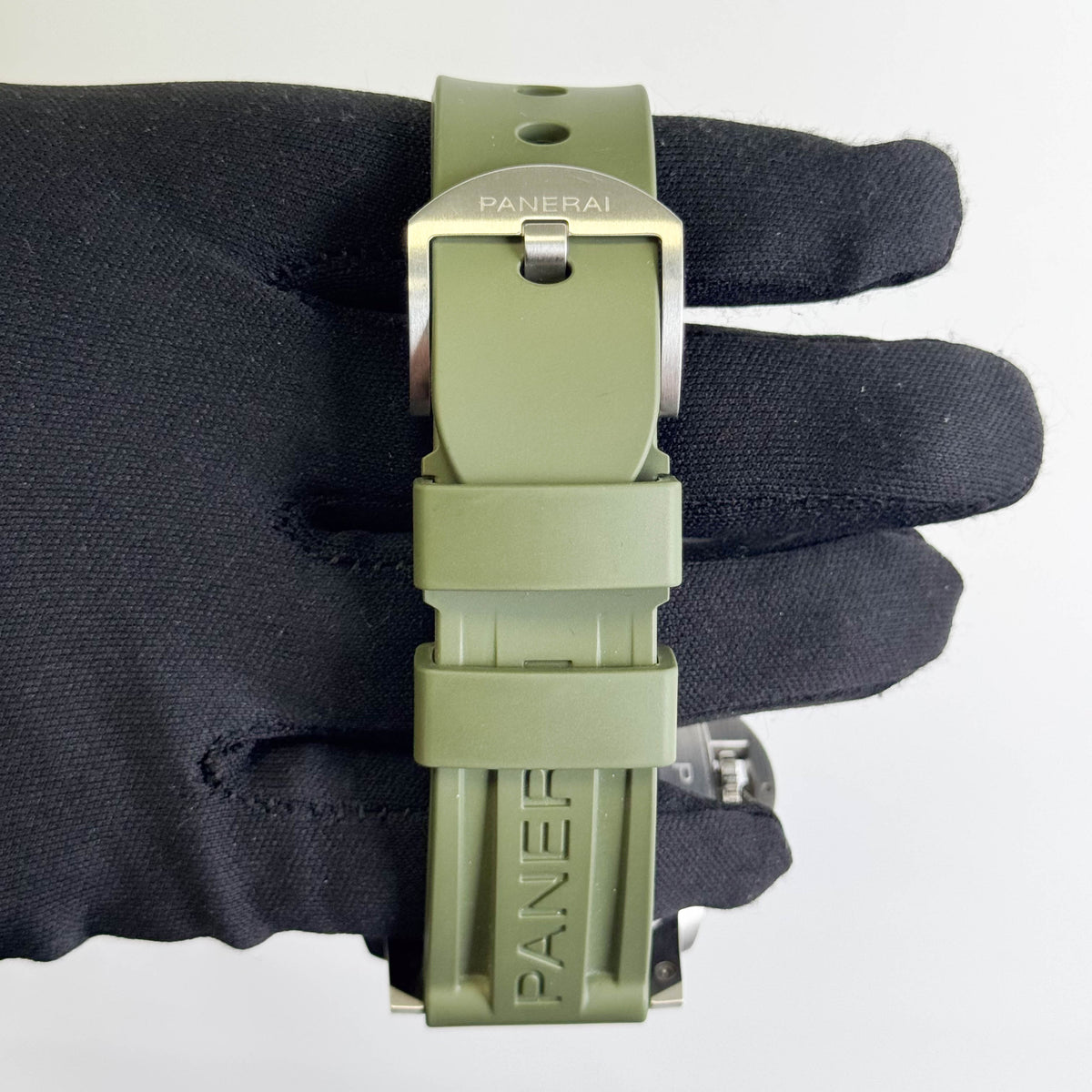 Panerai Submersible 44mm White Dial Watch Ref# PAM01595