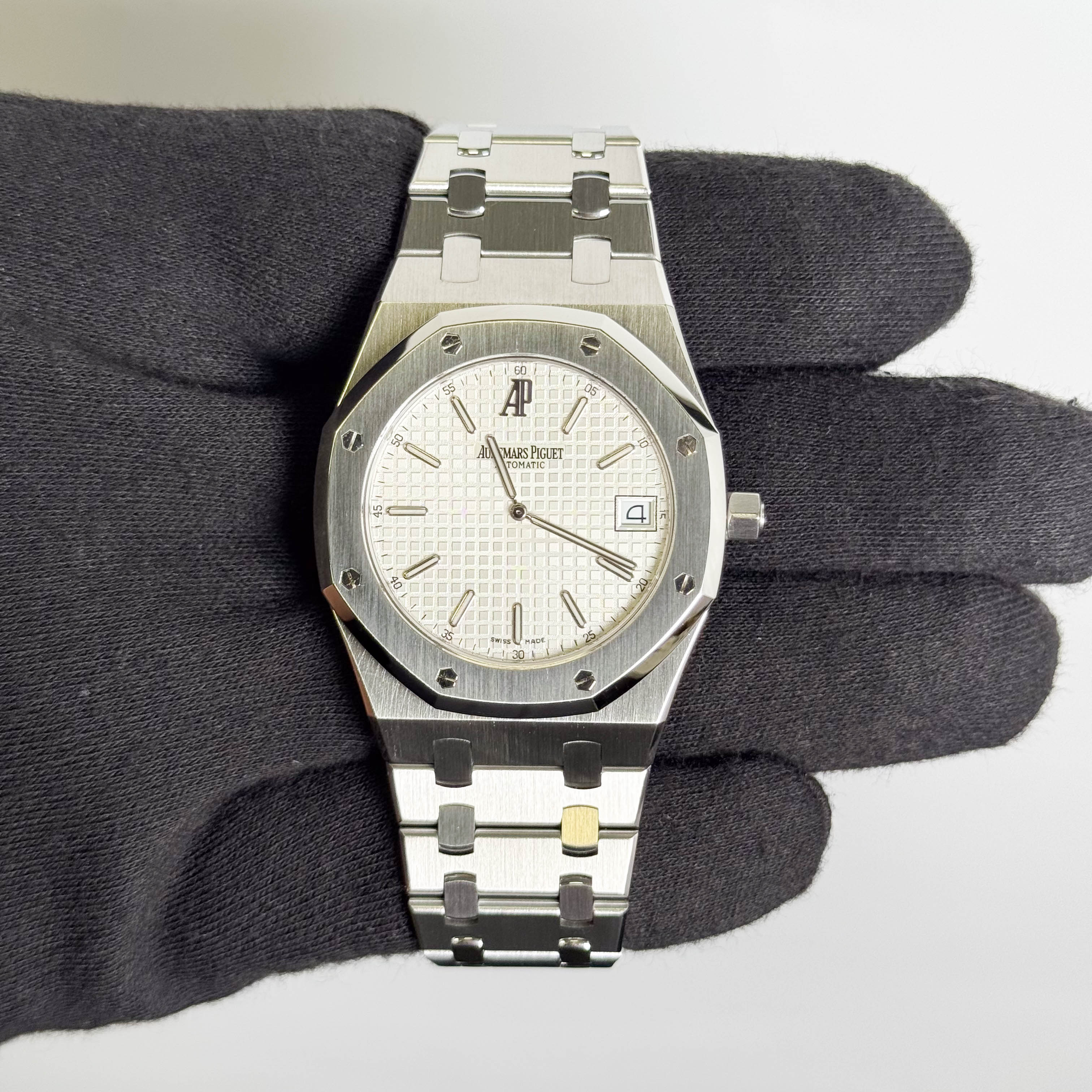 Audemars Piguet Royal Oak Extra-Thin 39mm Silver Dial Watch Ref# 15202ST.OO.0944ST
