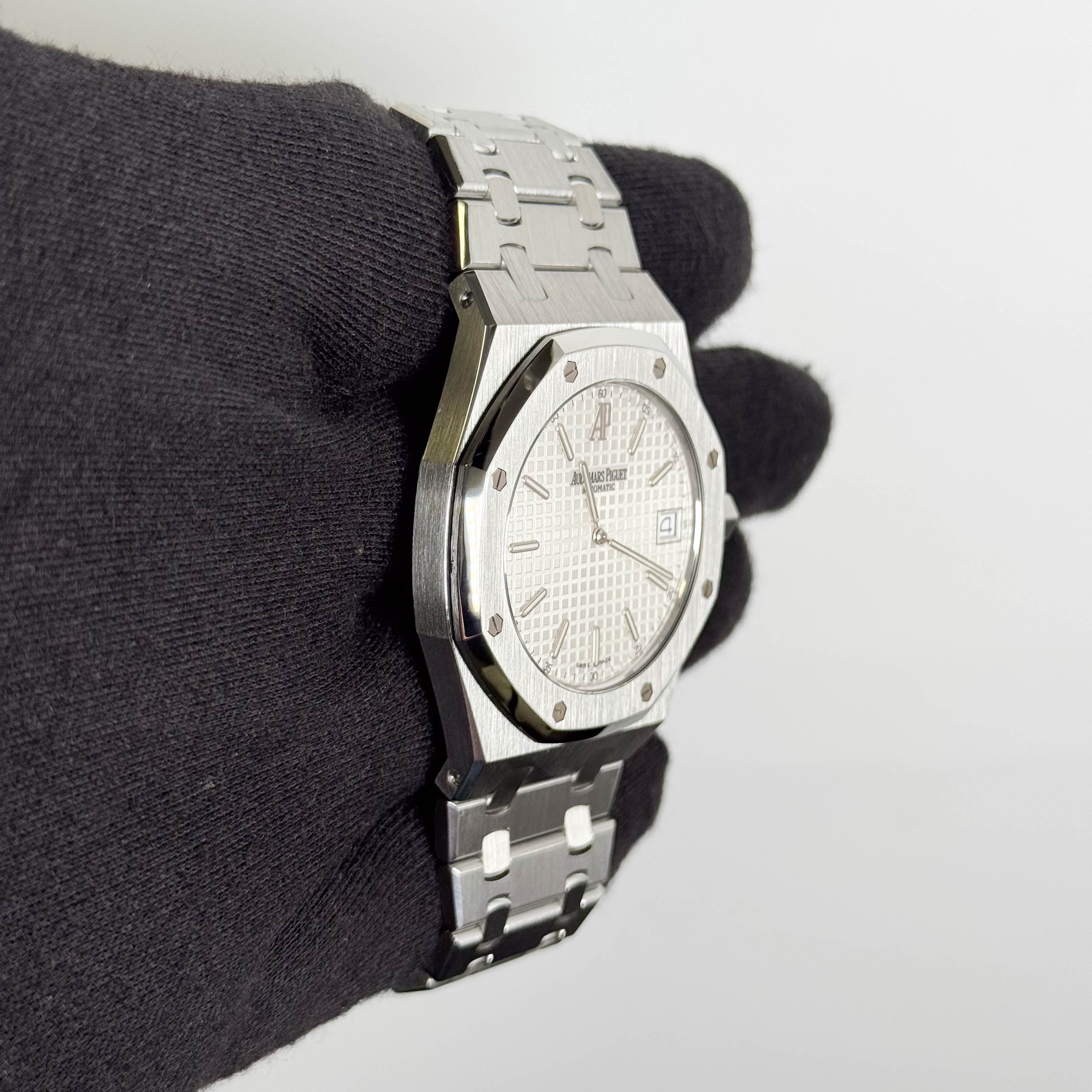 Audemars Piguet Royal Oak Extra-Thin 39mm Silver Dial Watch Ref# 15202ST.OO.0944ST