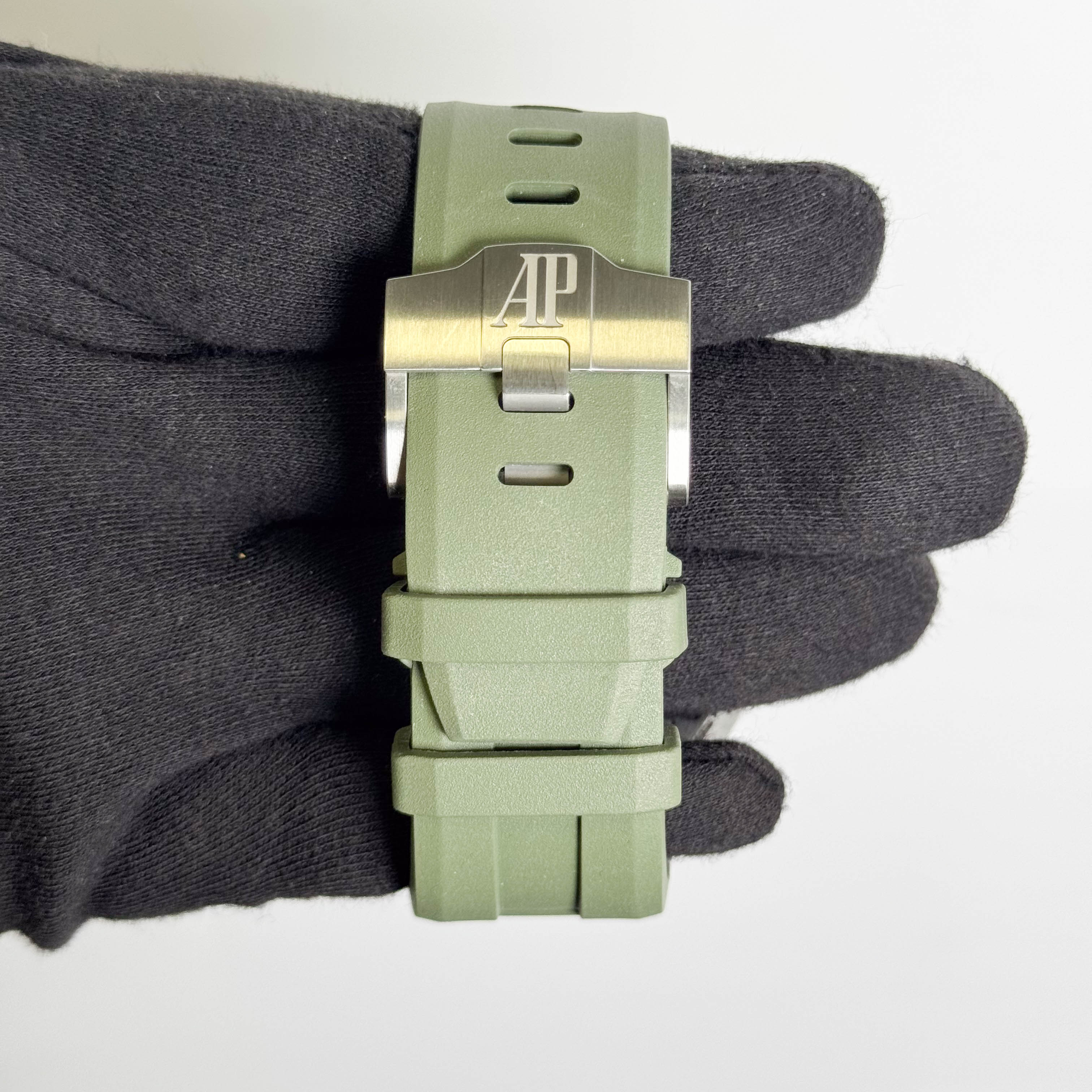 Audemars Piguet Royal Oak 42mm Green Dial Watch Ref# 15720ST.OO.A052CA.01