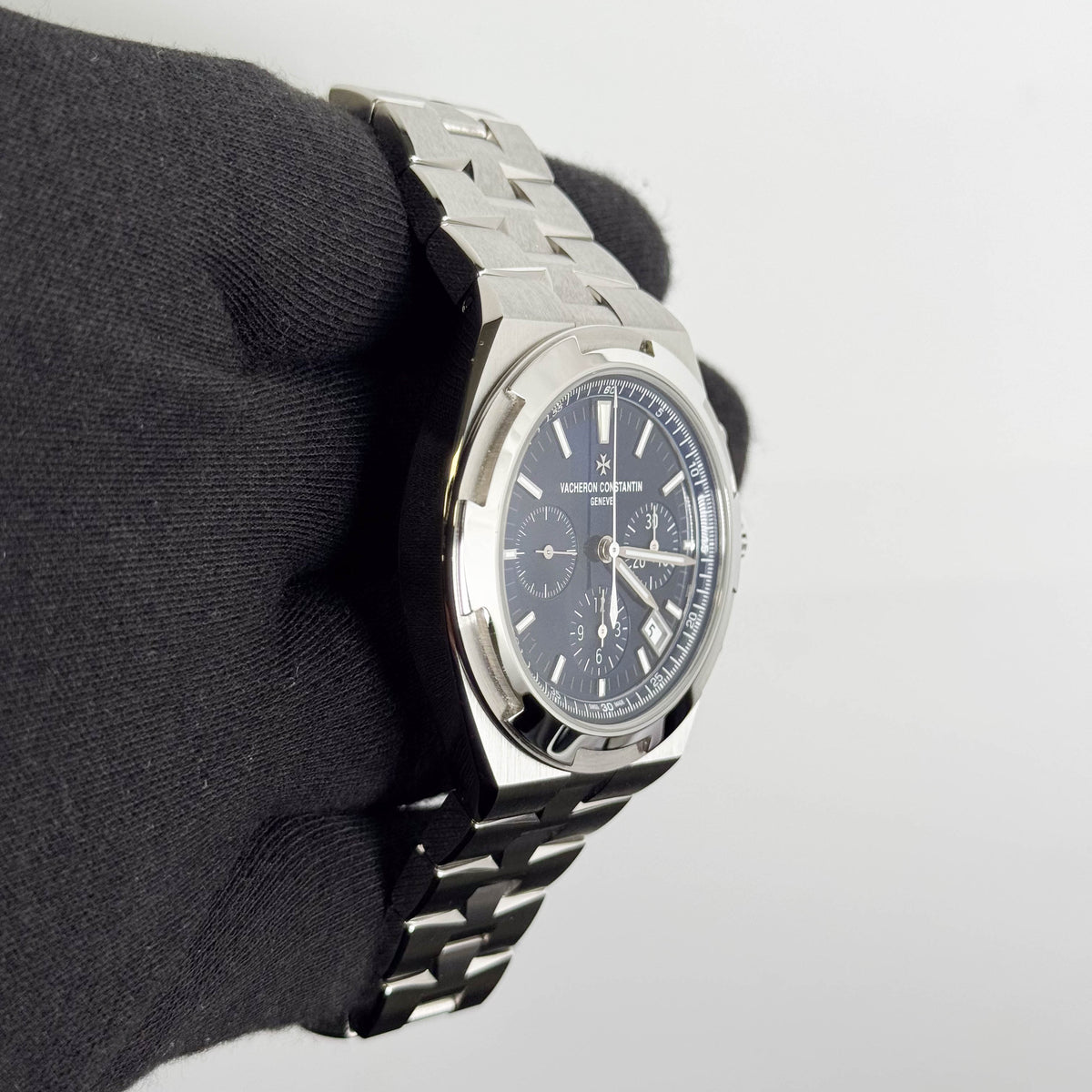 Vacheron Consantin Overseas 42.5mm Blue Dial Watch Ref# 5520V/210A-B148