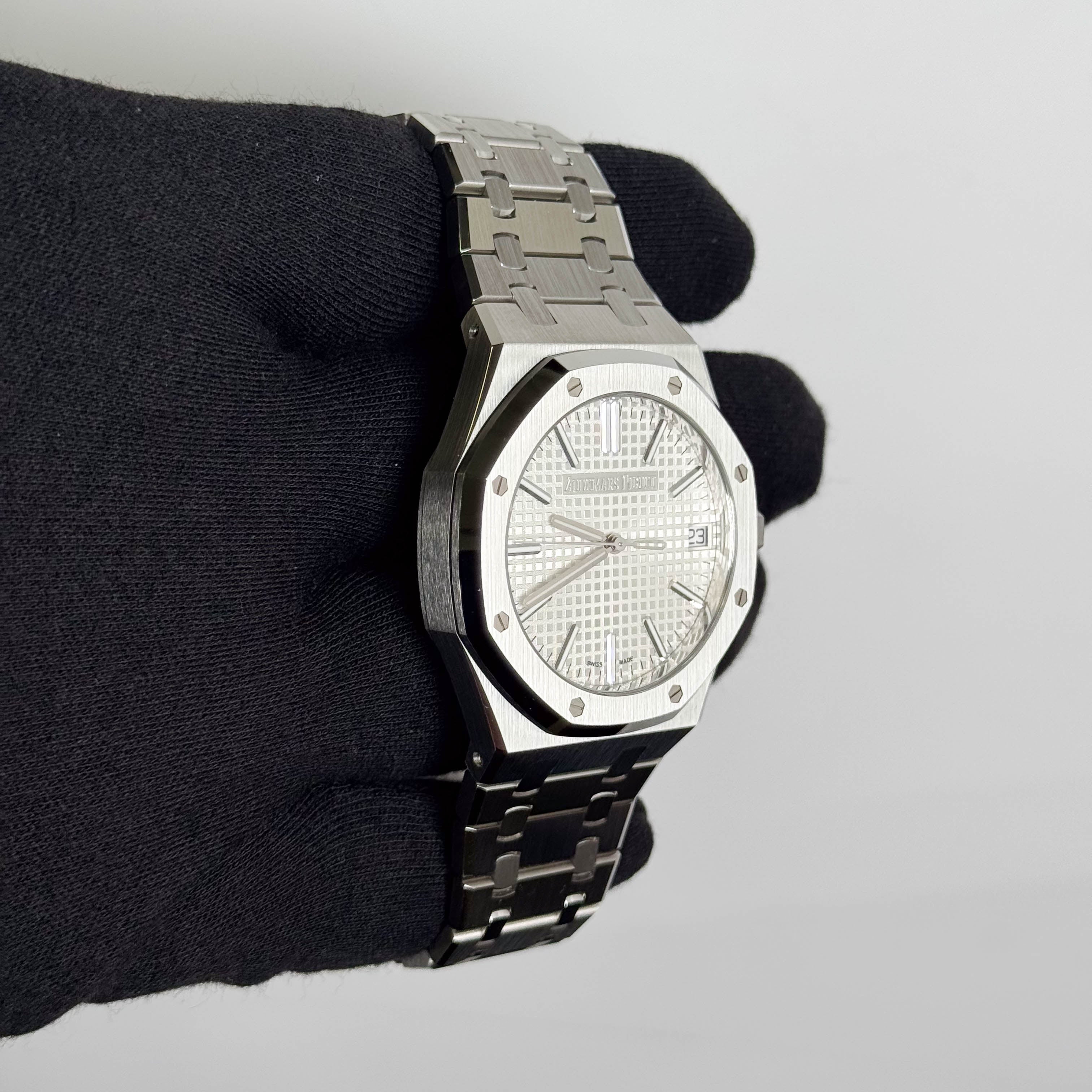 Audemars Piguet Royal Oak 41mm White Dial Watch Ref# 15510ST.OO.1320ST.08