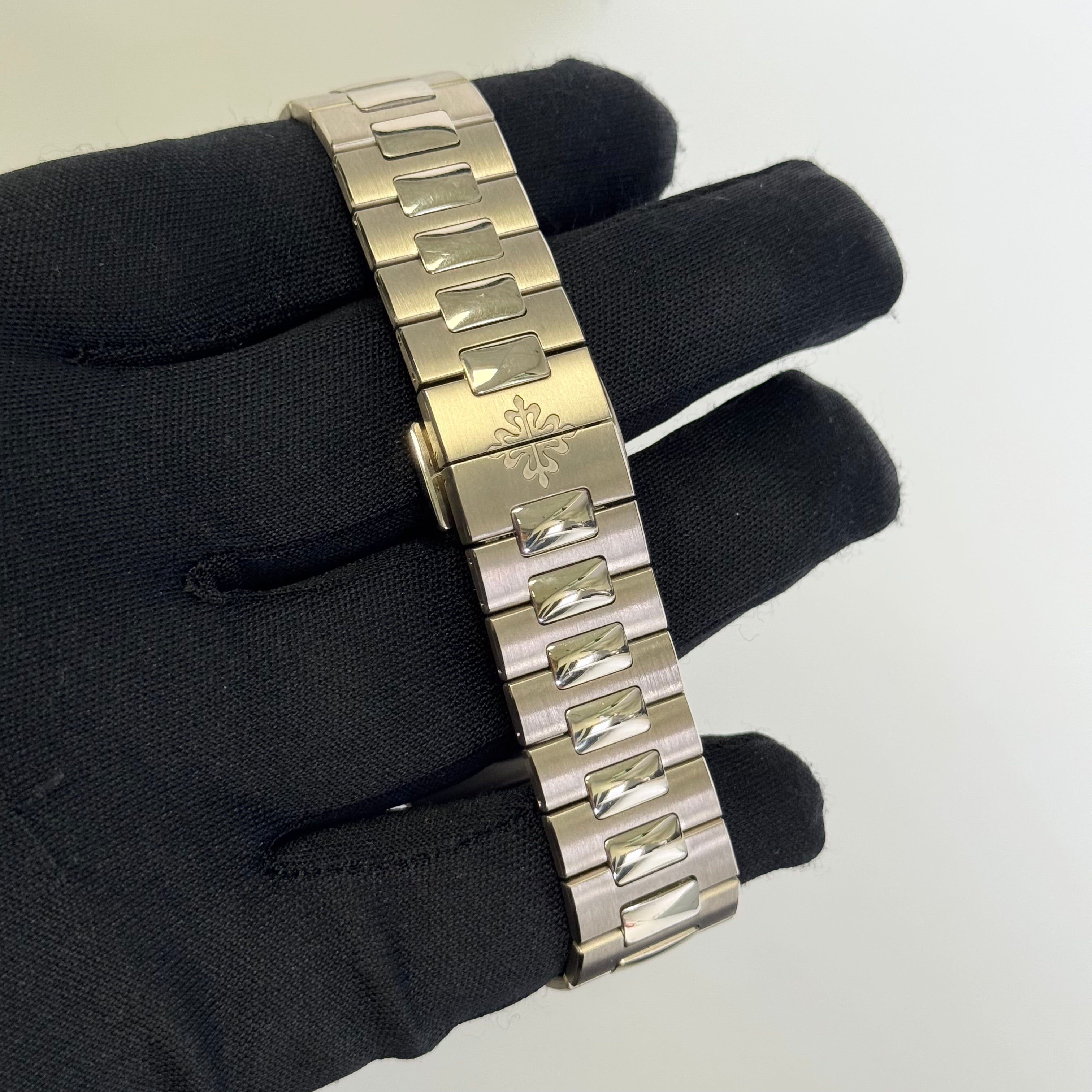 Patek Philippe Nautilus 40mm Blue Dial Watch Ref# 5811/1G-001