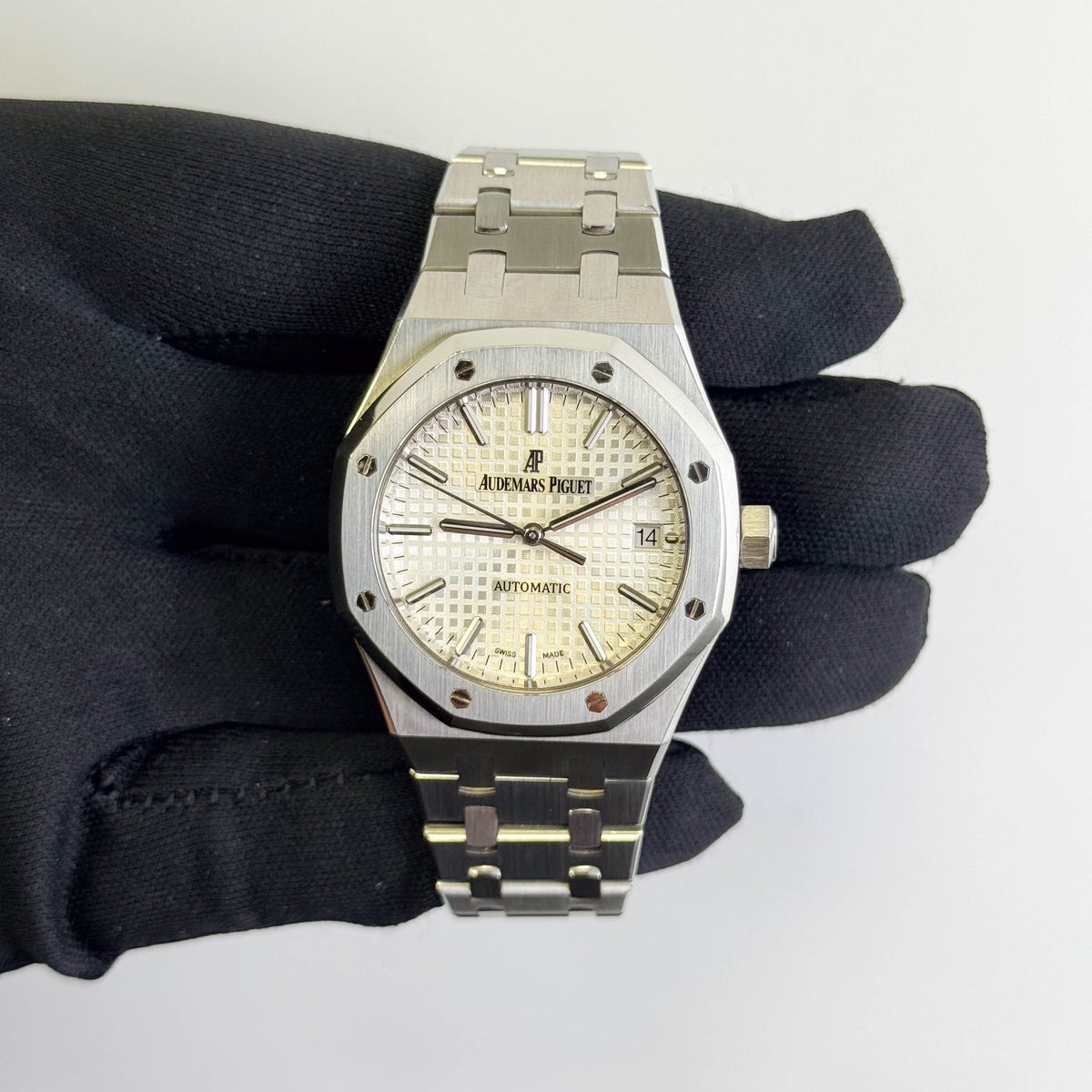 Audemars Piguet Royal Oak 37mm White Dial Watch Ref# 15450ST.OO.1256ST.01