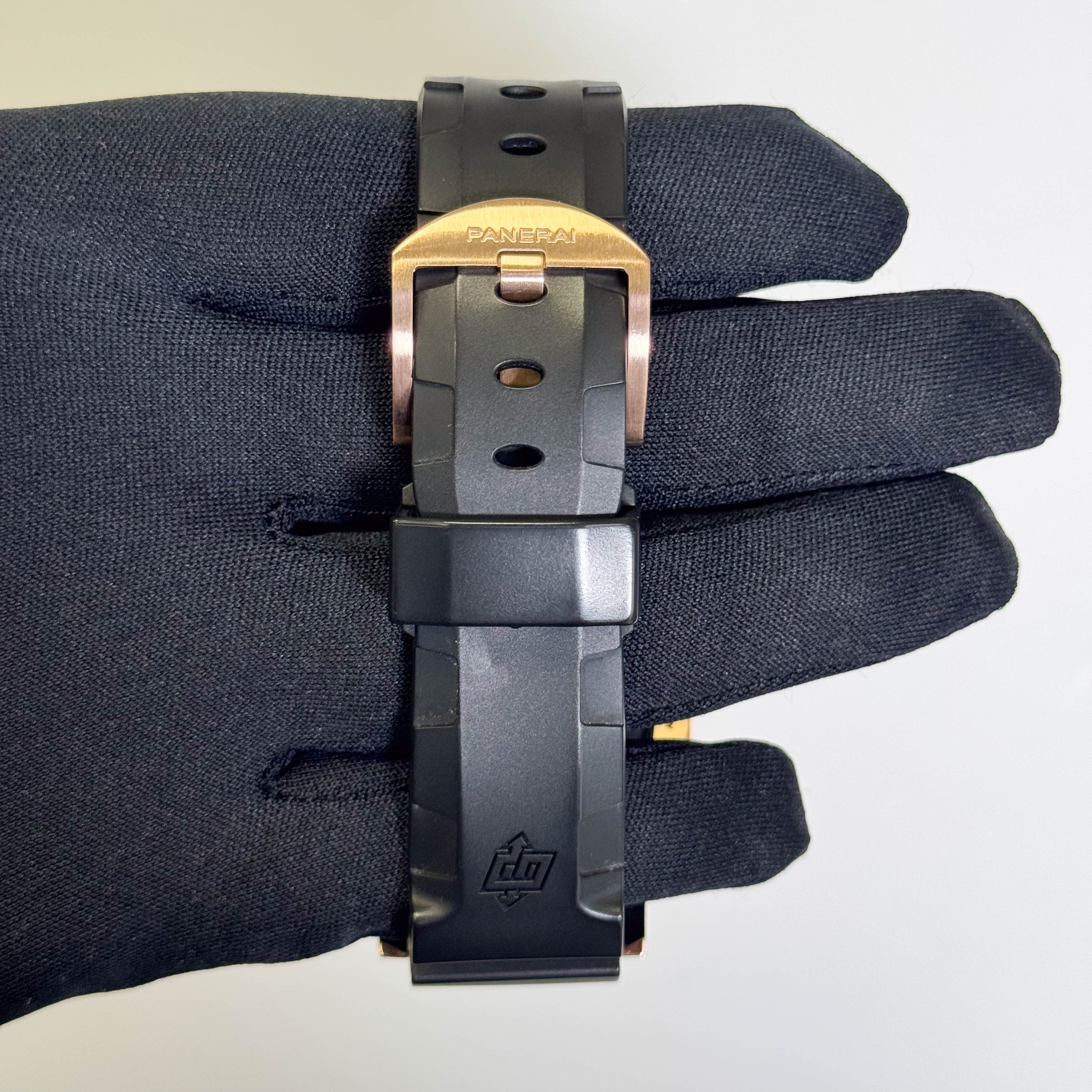 Panerai Luminor 42mm Black Dial Watch Ref# PAM00684 - Happy Jewelers Fine Jewelry Lifetime Warranty
