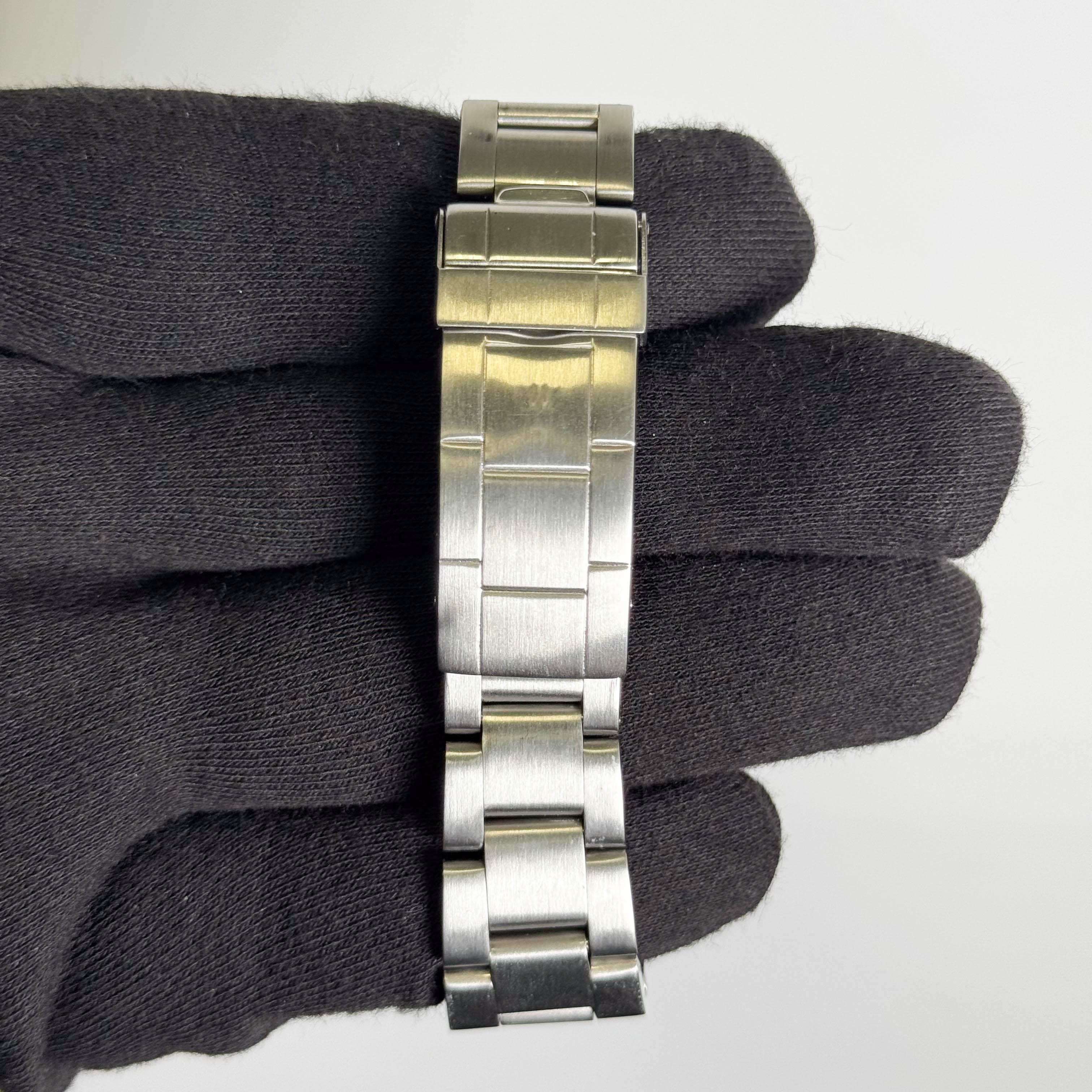 Rolex Sea-Dweller 40mm Black Dial Watch Ref# 16660