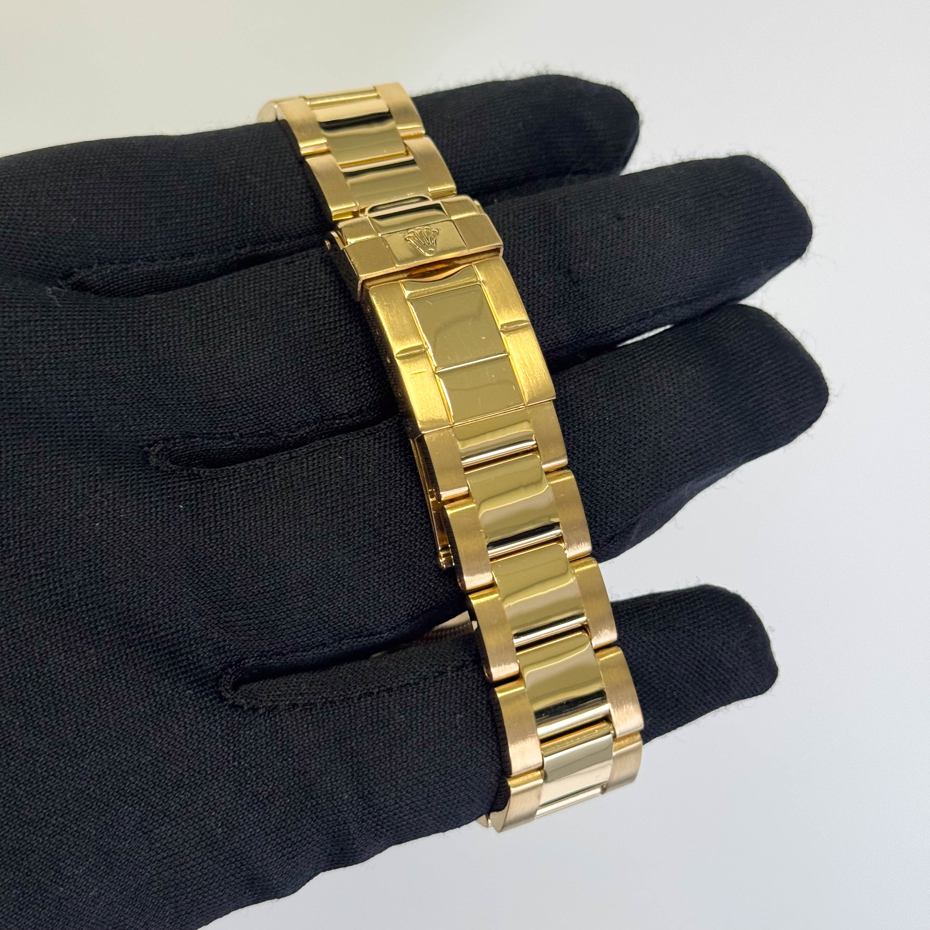 Rolex Yacht-Master 40mm White MOP Dial Watch Ref# 16628