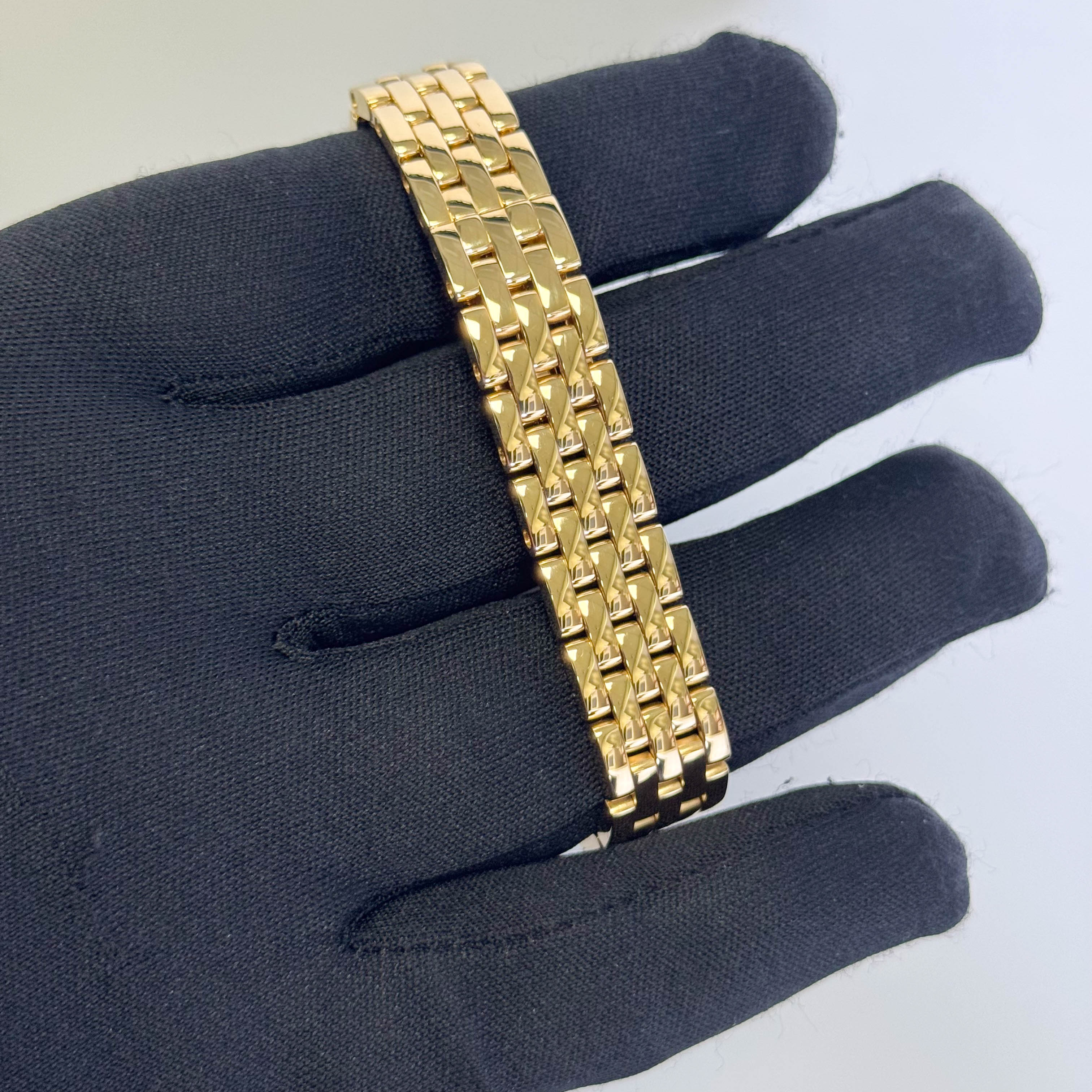 Cartier Panthere 22x30.3 mm White Dial Watch Ref# WGPN0059