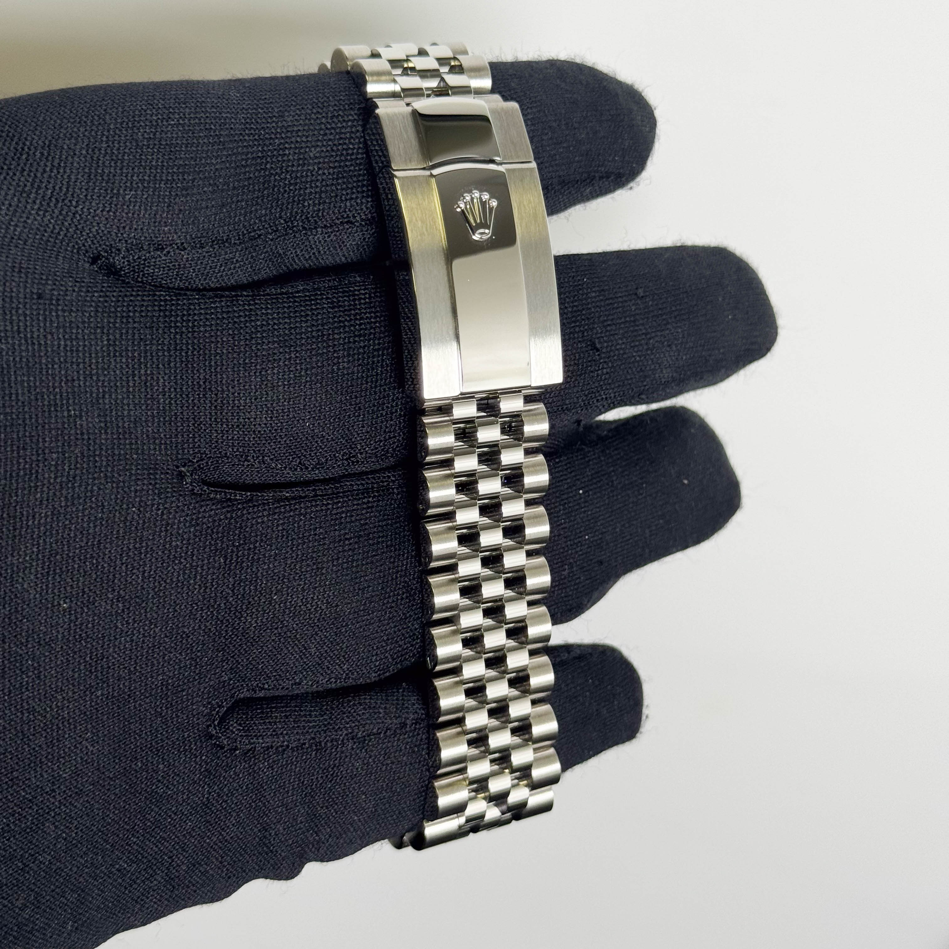 Rolex Datejust 41mm Silver Dial Watch Ref# 126334 - Happy Jewelers Fine Jewelry Lifetime Warranty