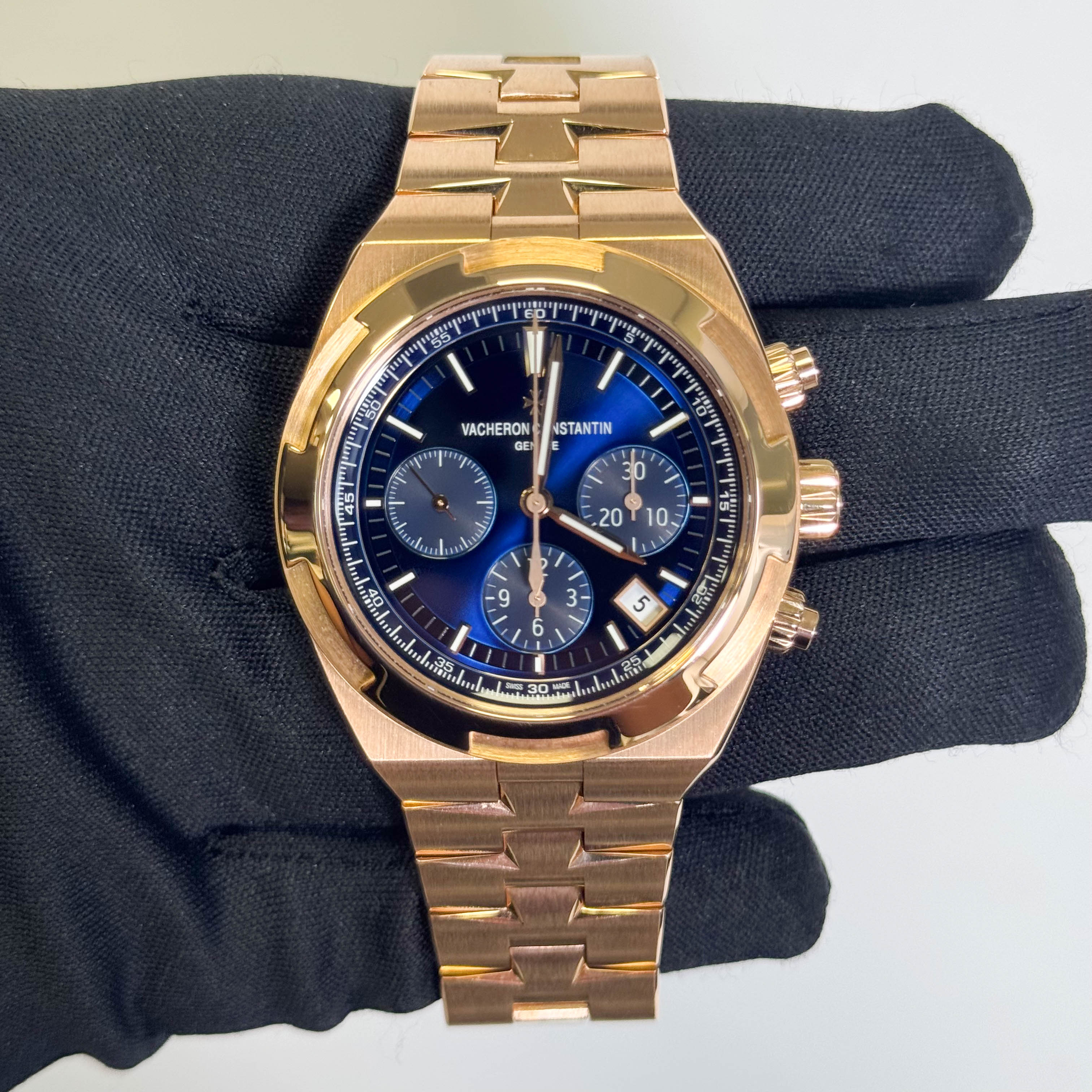 Vacheron Constantin Overseas 42.5mm Blue Dial Watch Ref# 5500V/110R-B952