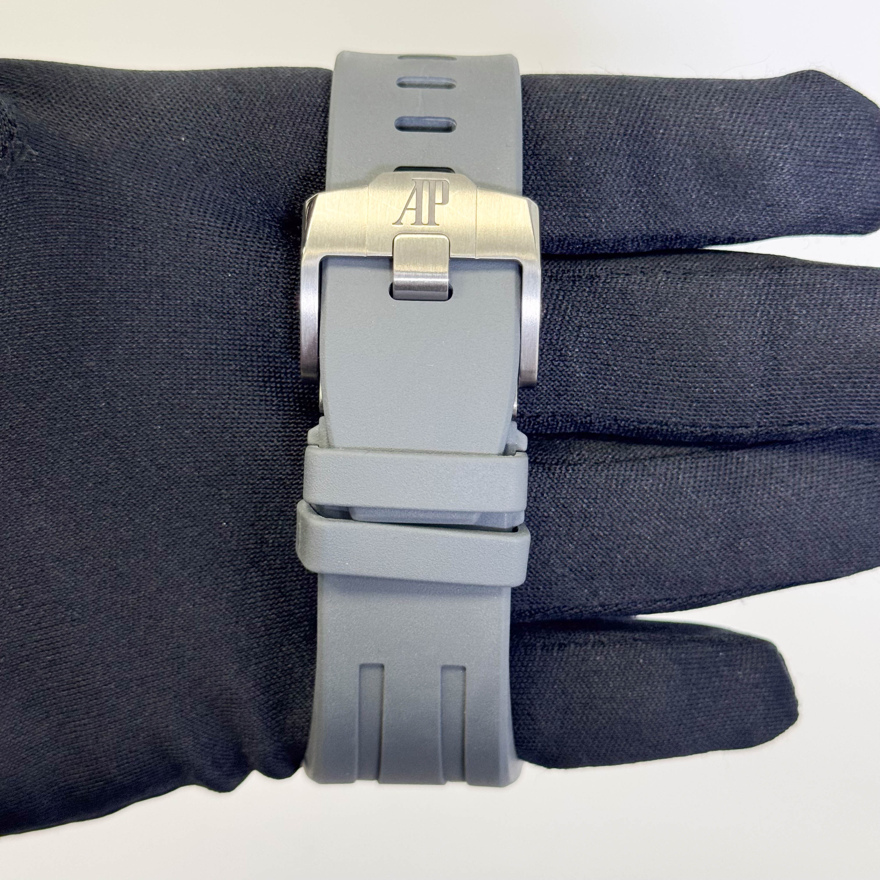 Audemars Piguet Royal Oak Offshore 43mm Grey Dial Watch Ref# 26420IO.OO.A009CA.01