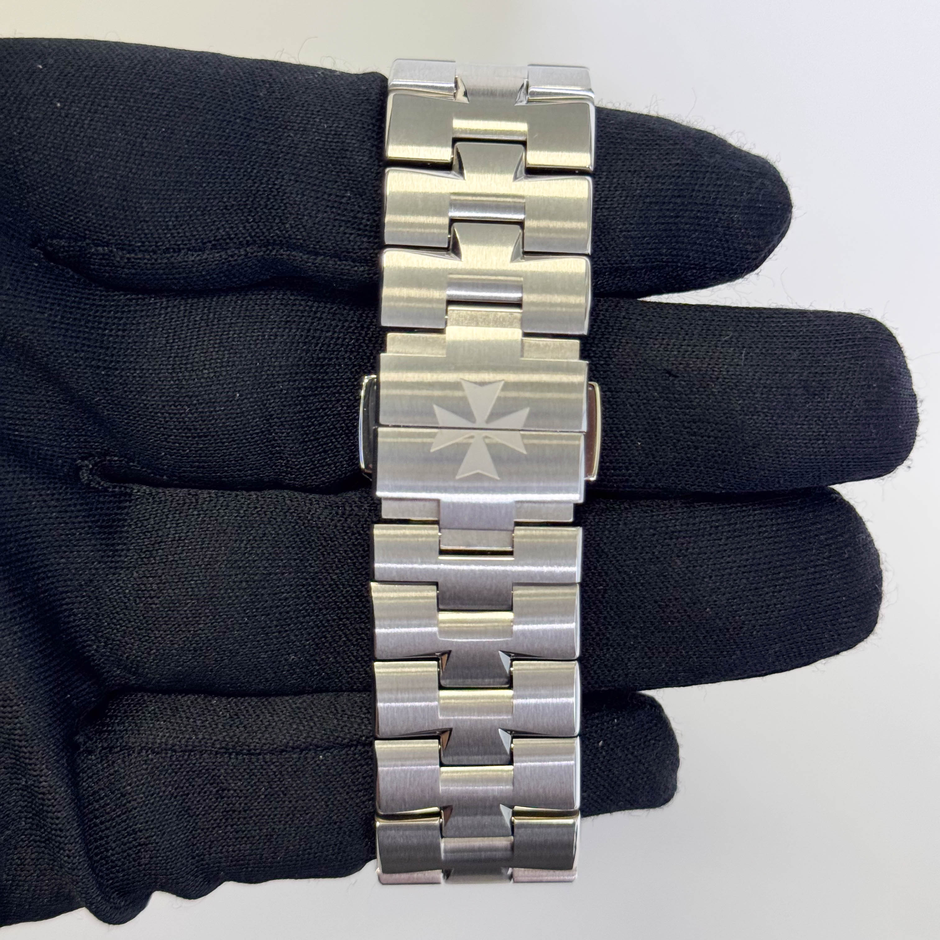Vacheron Constantin Overseas Dual Time 41mm Blue Stick Dial Watch Ref# 7900V/110A-B334 - Happy Jewelers Fine Jewelry Lifetime Warranty