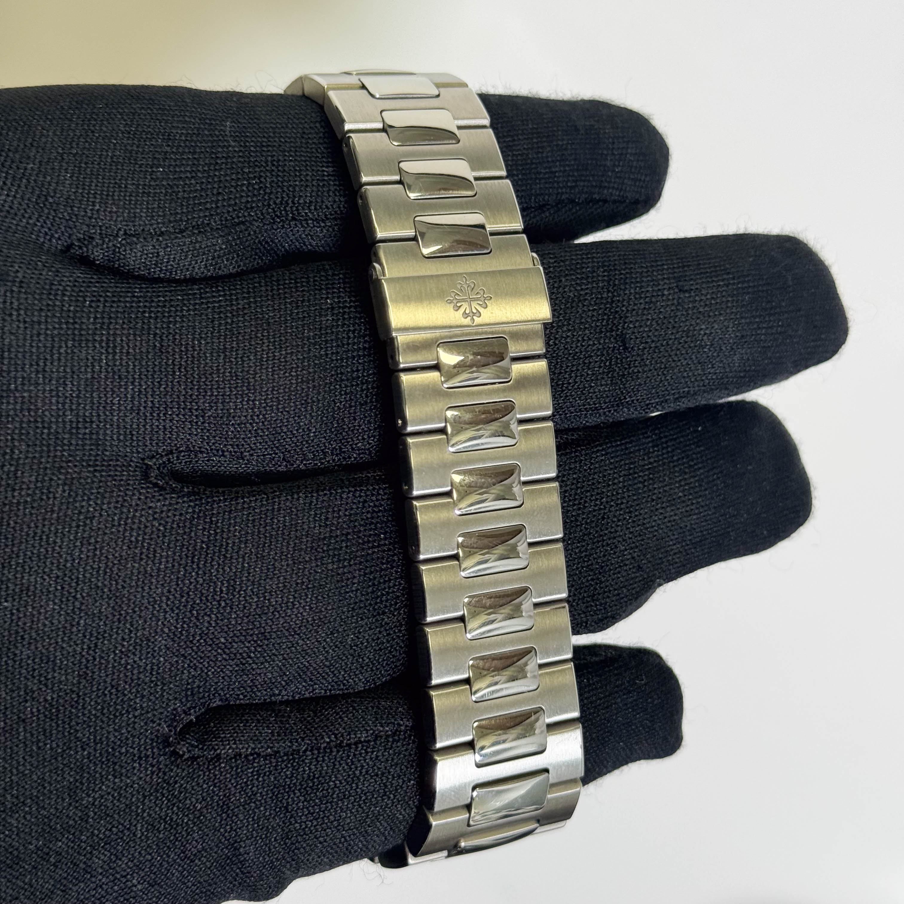 Patek Philippe Nautilus 40.5mm Grey Dial Watch Ref# 5990/1A-001 - Happy Jewelers Fine Jewelry Lifetime Warranty