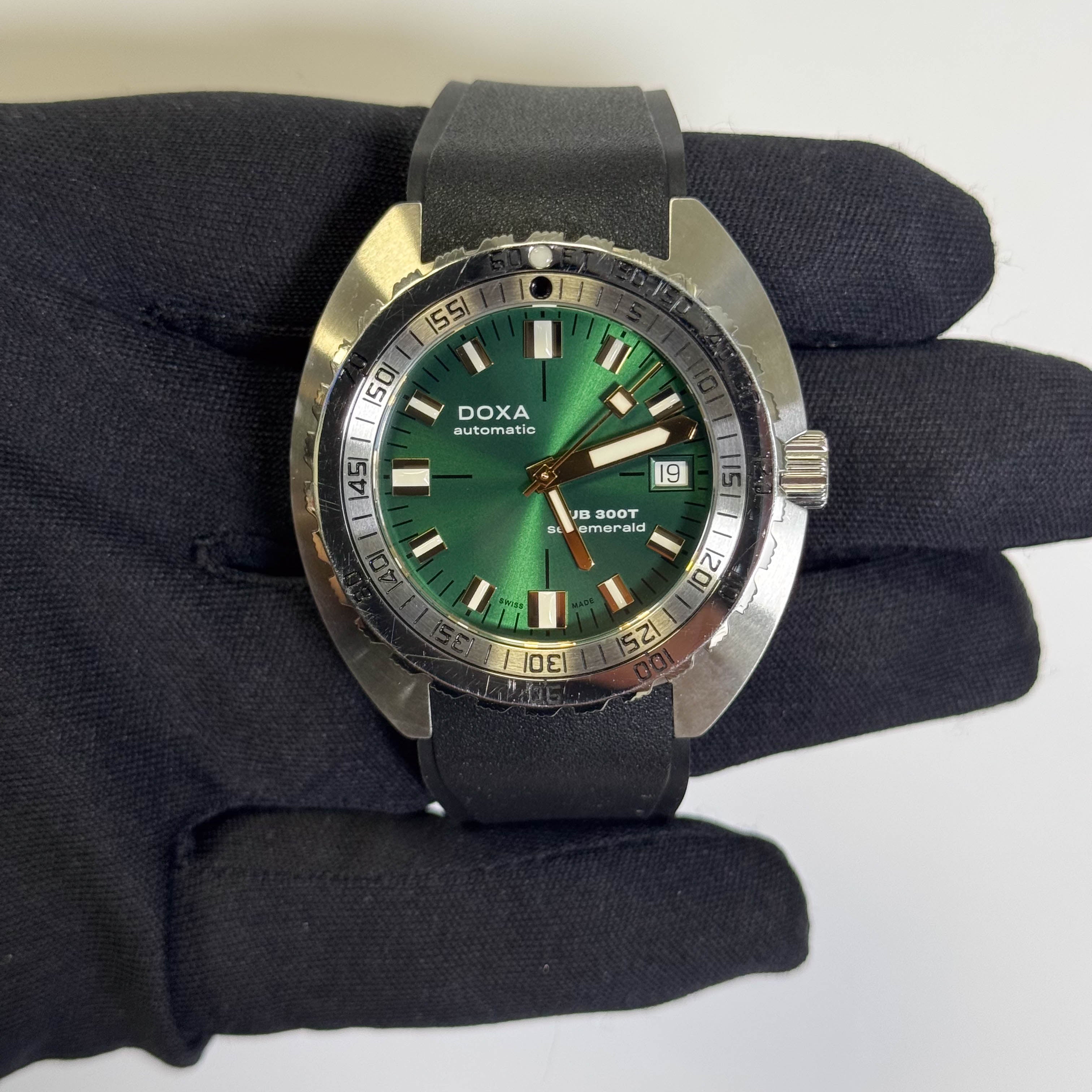 DOXA Sub 300T 42.5mm Green Dial Watch Ref# 840.10.131.26-N