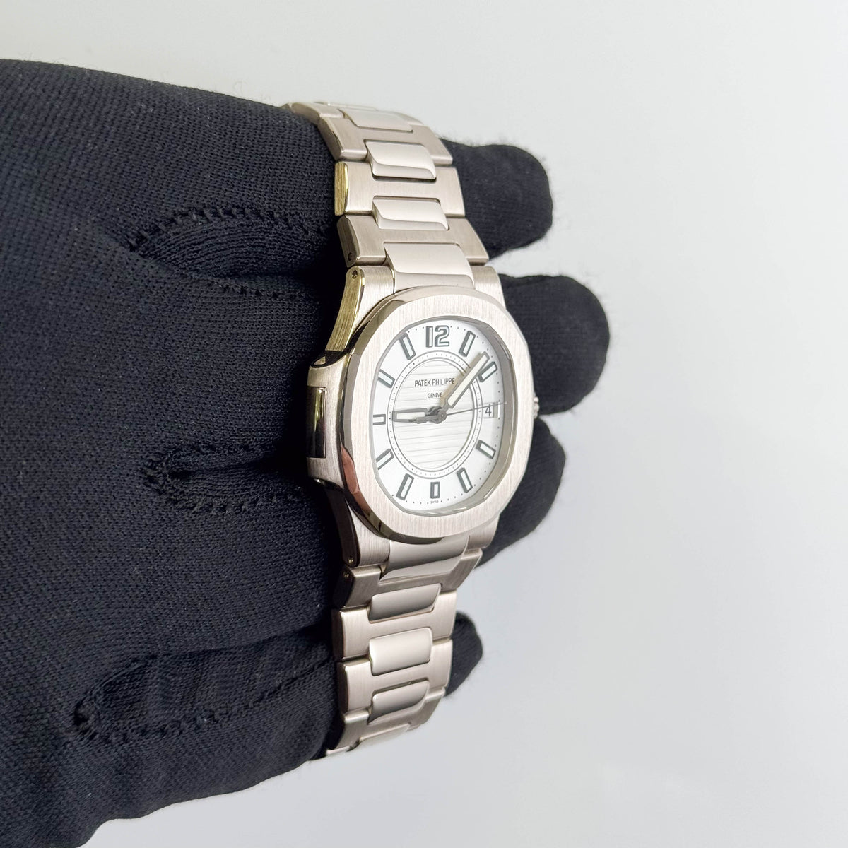 Patek Philippe Nautilus 31mm White Dial Watch Ref# 7011/1G-001