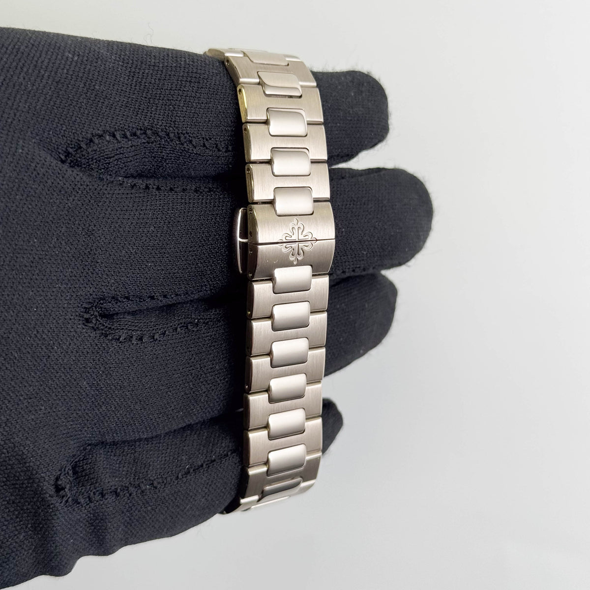Patek Philippe Nautilus 31mm White Dial Watch Ref# 7011/1G-001