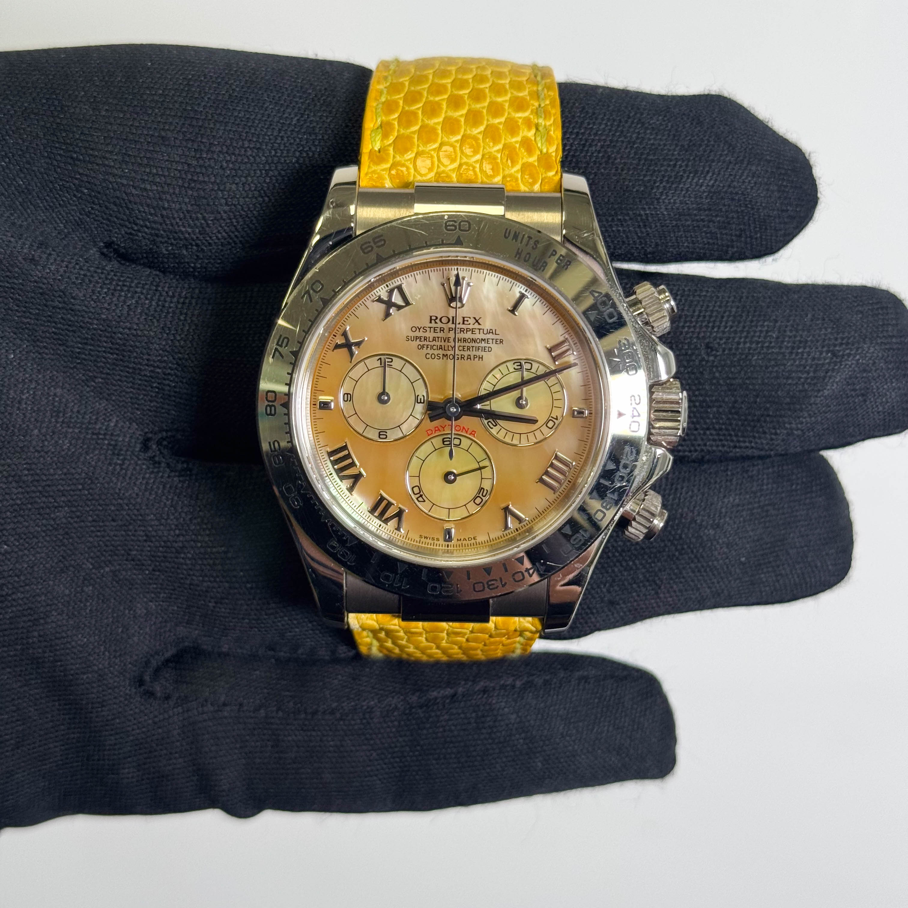 Rolex Daytona 40mm Mother Of Pearl Dial Ref# 116519