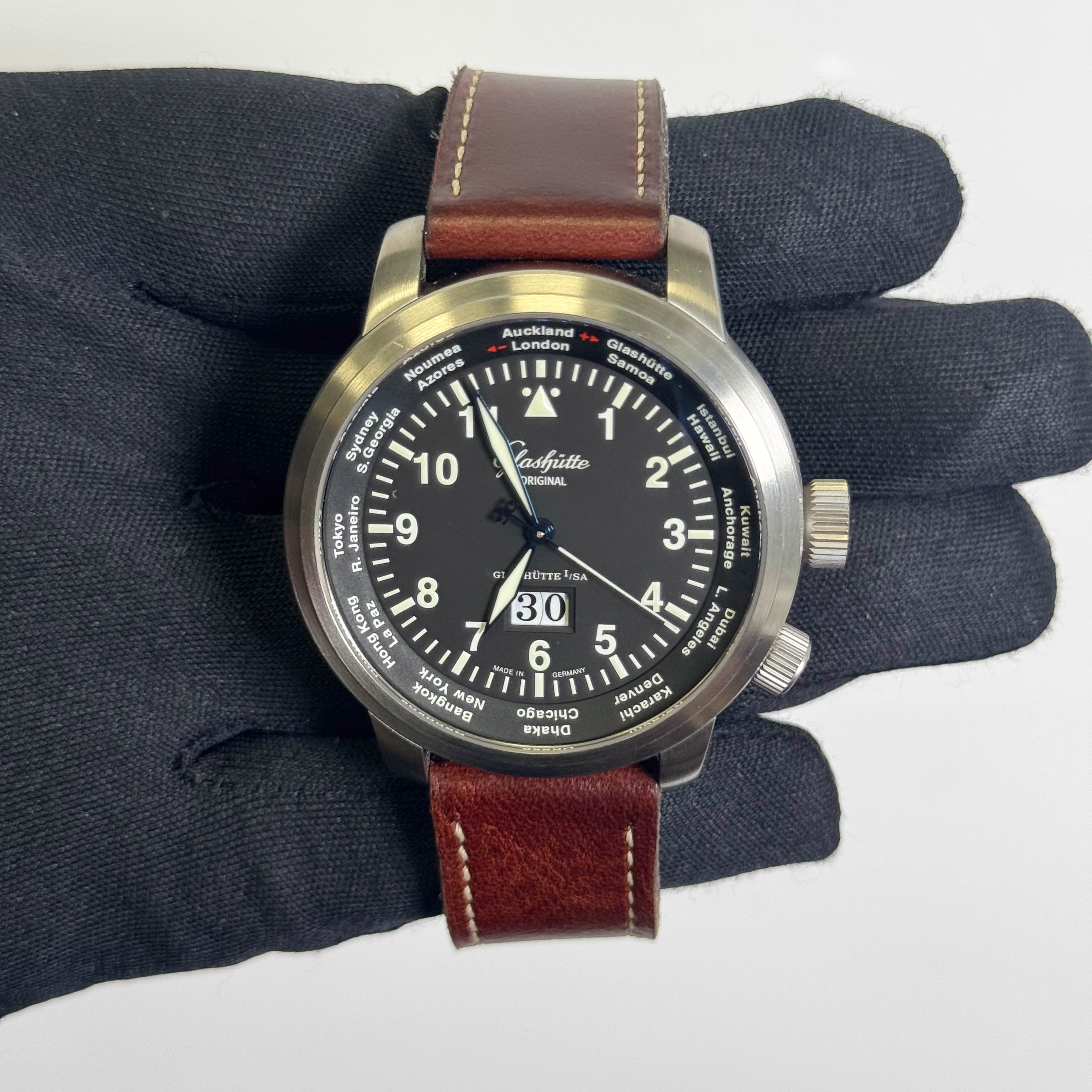 Glashutte Original Senator Navigator Worldview 44mm Black Dial Watch Ref# 39-47-07-07-04 - Happy Jewelers Fine Jewelry Lifetime Warranty