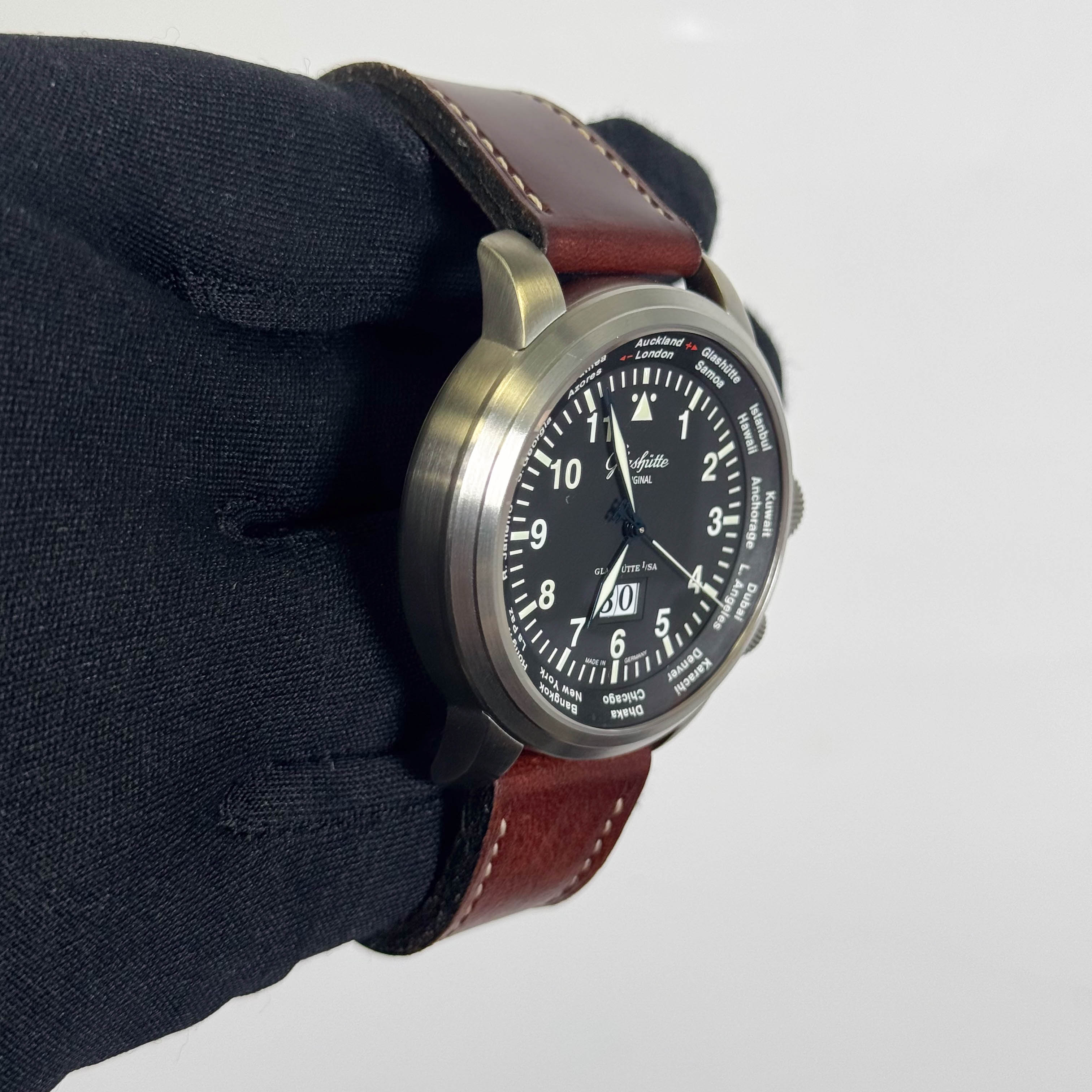 Glashutte Original Senator Navigator Worldview 44mm Black Dial Watch Ref# 39-47-07-07-04 - Happy Jewelers Fine Jewelry Lifetime Warranty