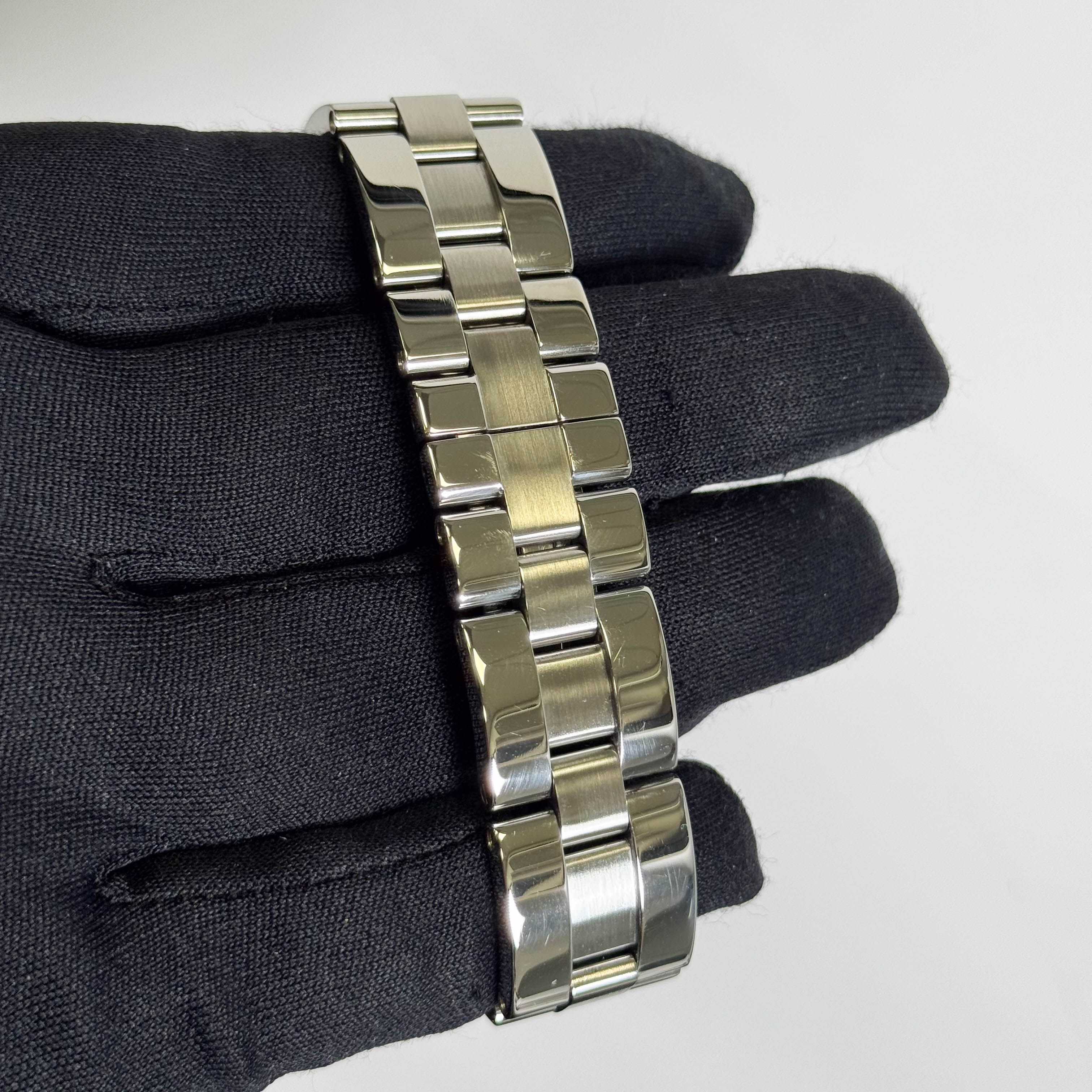 Cartier Roadster 37mm Black Dial Watch Ref# W62041V3 - Happy Jewelers Fine Jewelry Lifetime Warranty