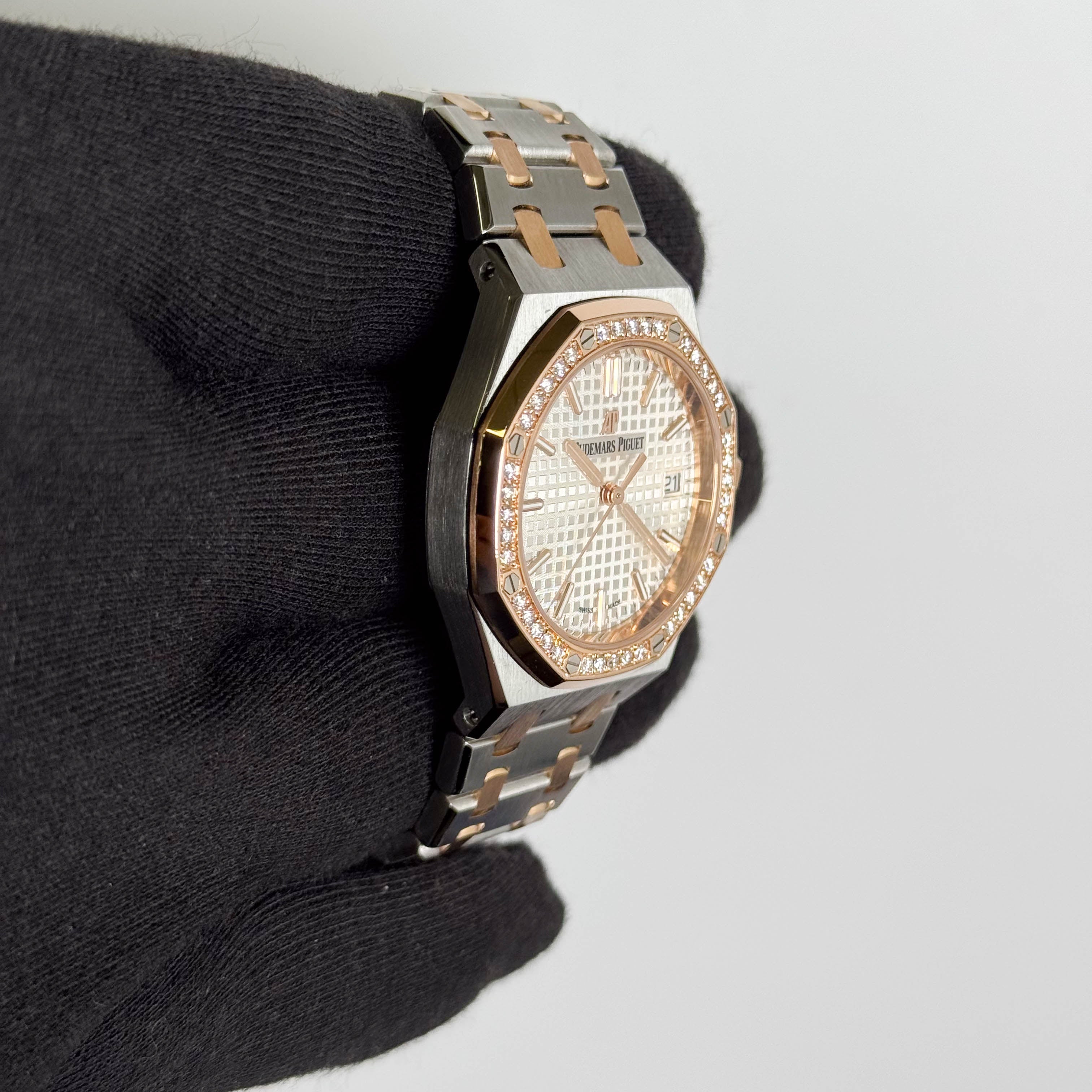 Audemars Piguet Royak Oak 33mm White Stick Dial Watch Ref# 77350SR.OO.1261SR.01 - Happy Jewelers Fine Jewelry Lifetime Warranty