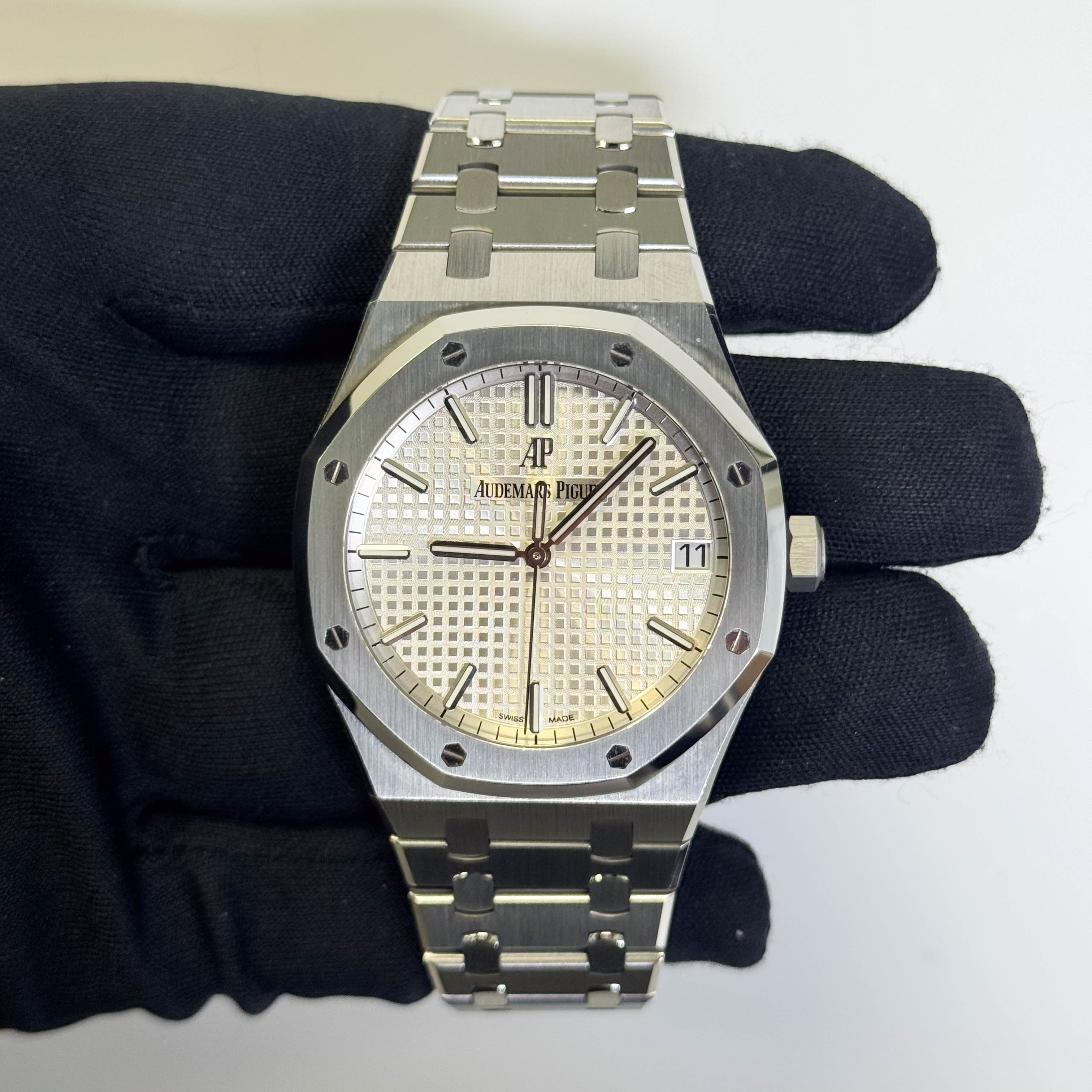 Audemars Piguet Royal Oak 41mm White Dial Watch Ref# 15500ST - Happy Jewelers Fine Jewelry Lifetime Warranty