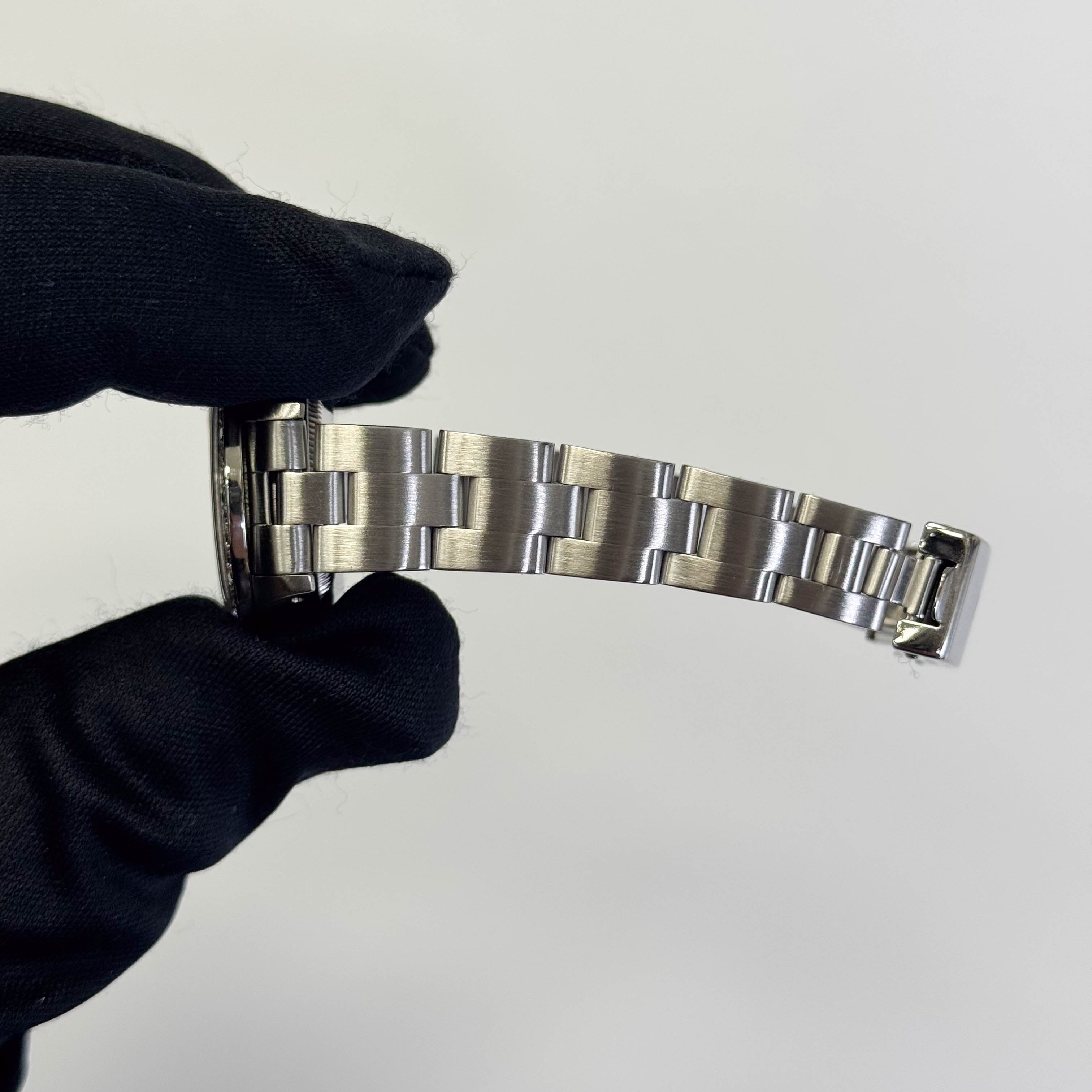 Rolex Oyster Perpetual Date 26mm MOP Dial Watch Ref# 69160 - Happy Jewelers Fine Jewelry Lifetime Warranty