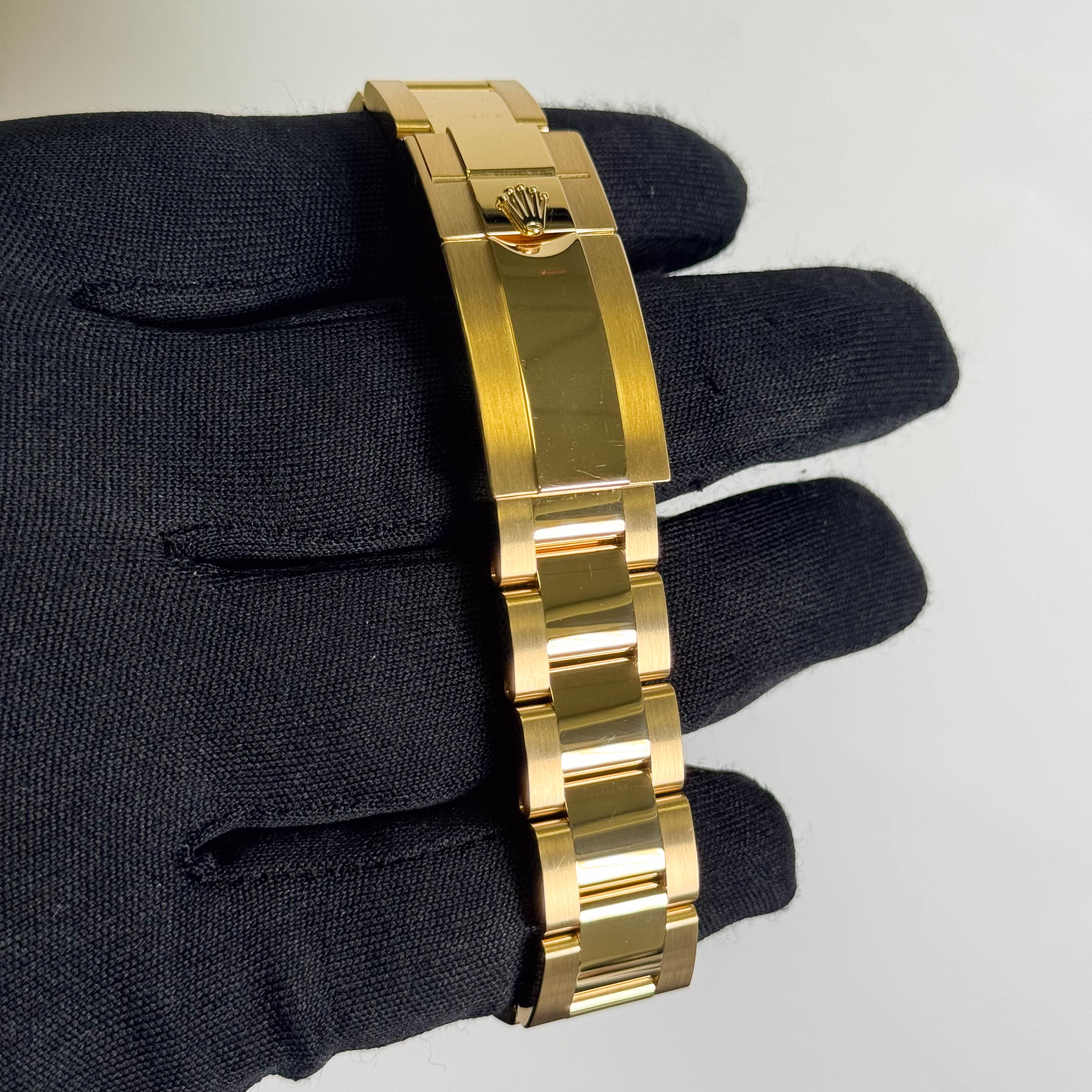 Rolex Daytona 40mm Champagne Dial Watch Ref# 126508