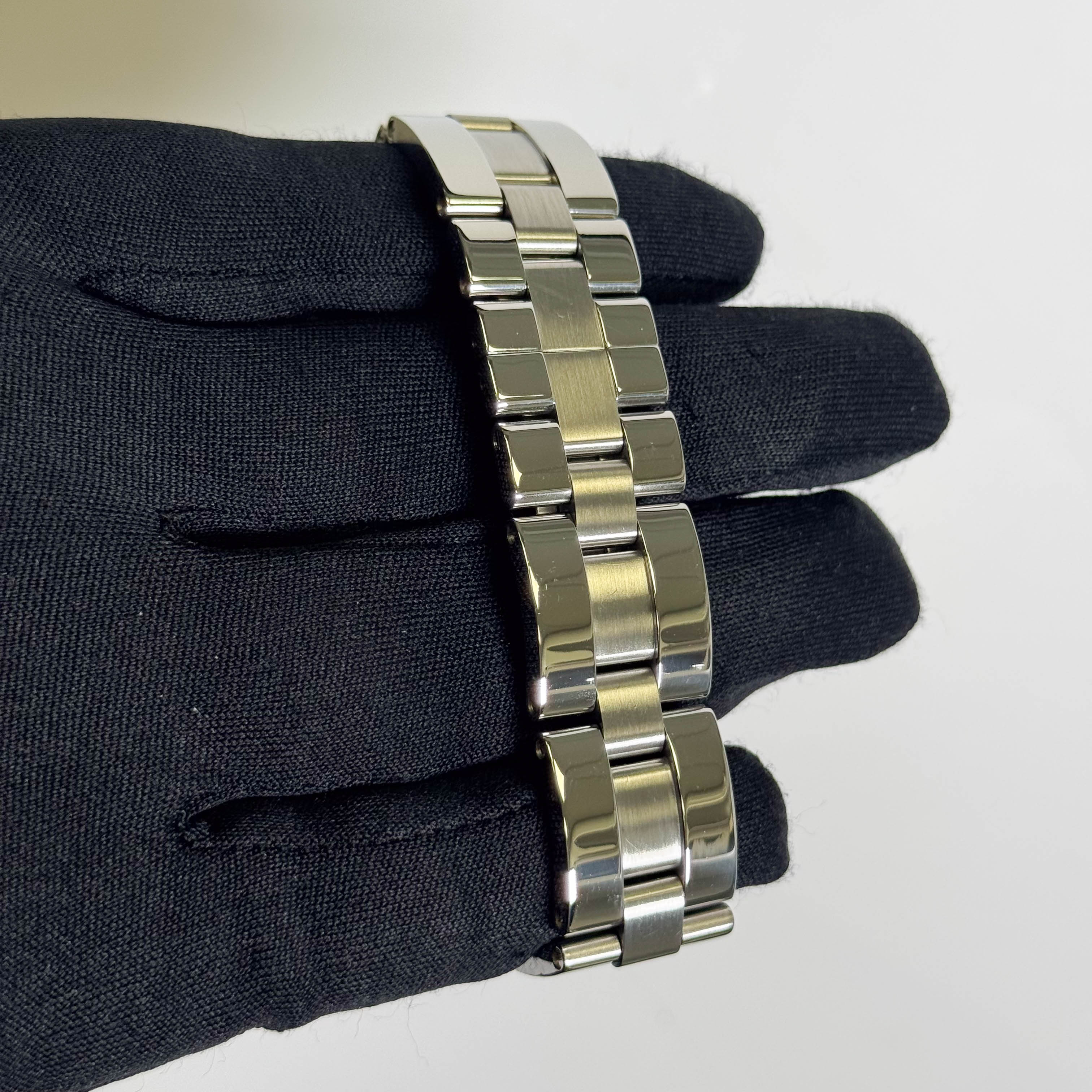 Cartier Roadster Stainless Steel 38mm Silver Dial Watch Ref# W62000V3 - Happy Jewelers Fine Jewelry Lifetime Warranty
