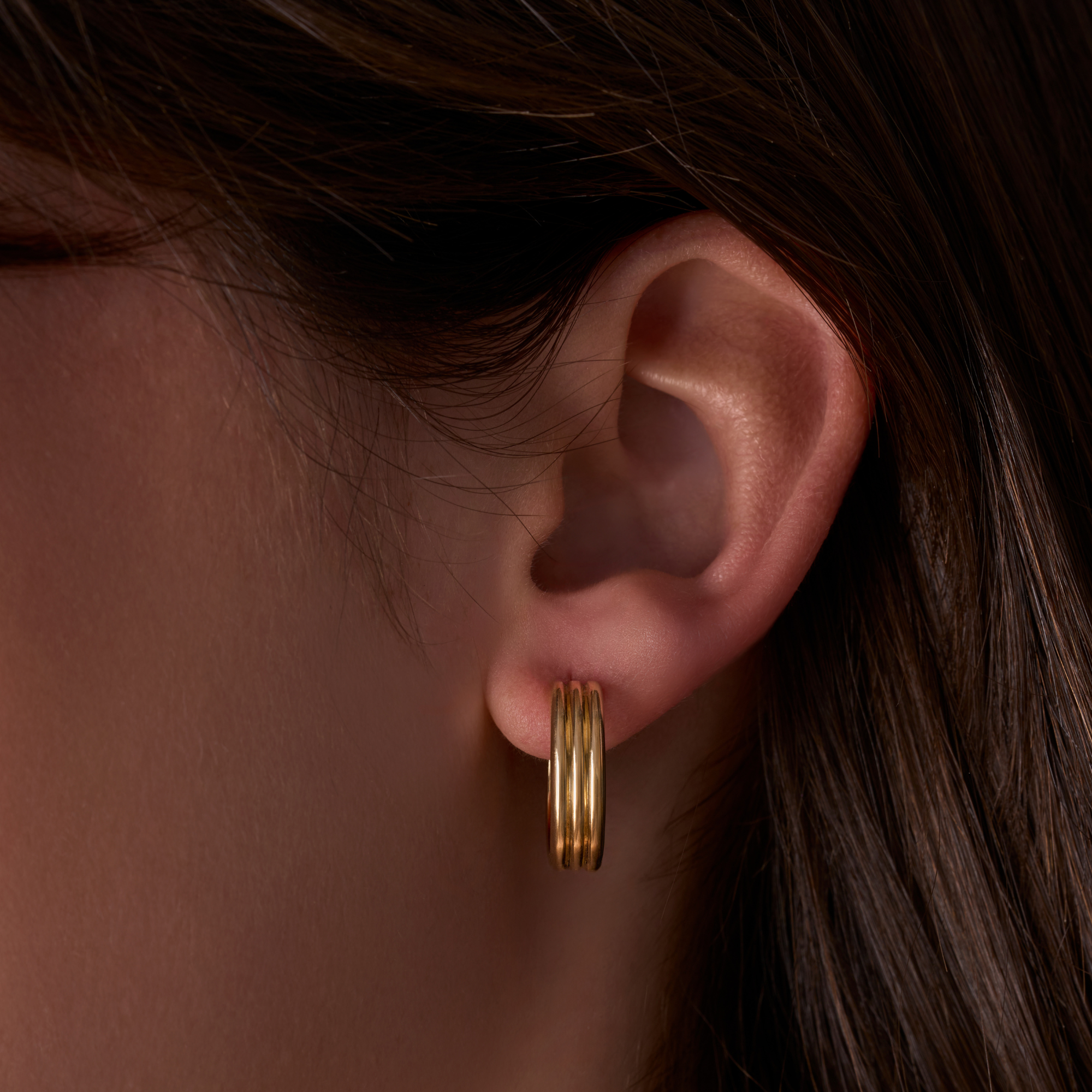 Strata Grooved Huggie Hoops - Happy Jewelers Fine Jewelry Lifetime Warranty