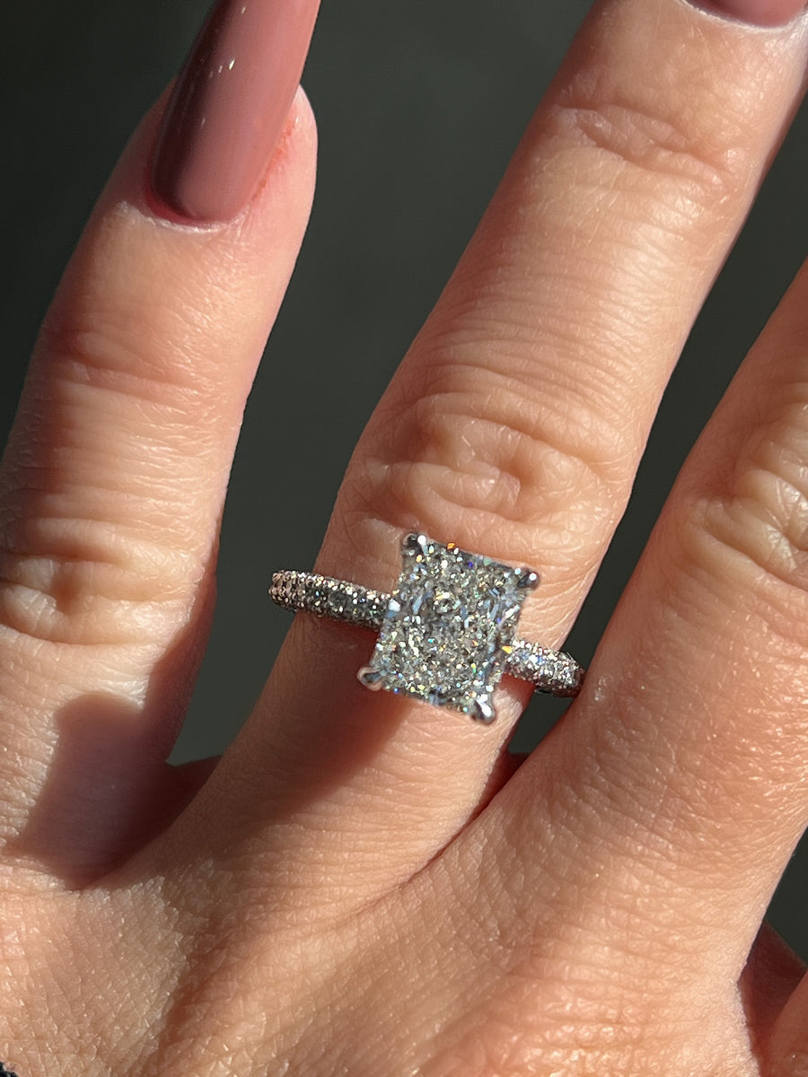Radiant diamond engagement ring Clearance
