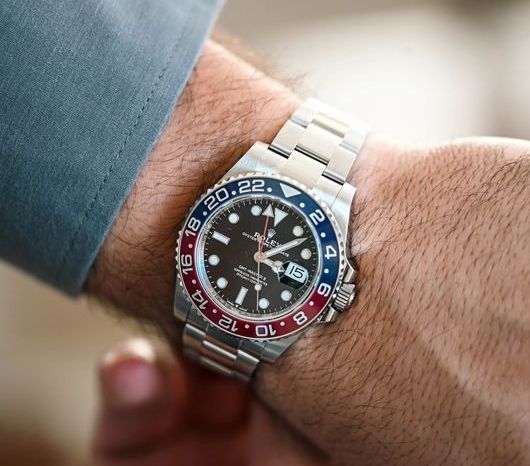 How to Wind and Set a Rolex