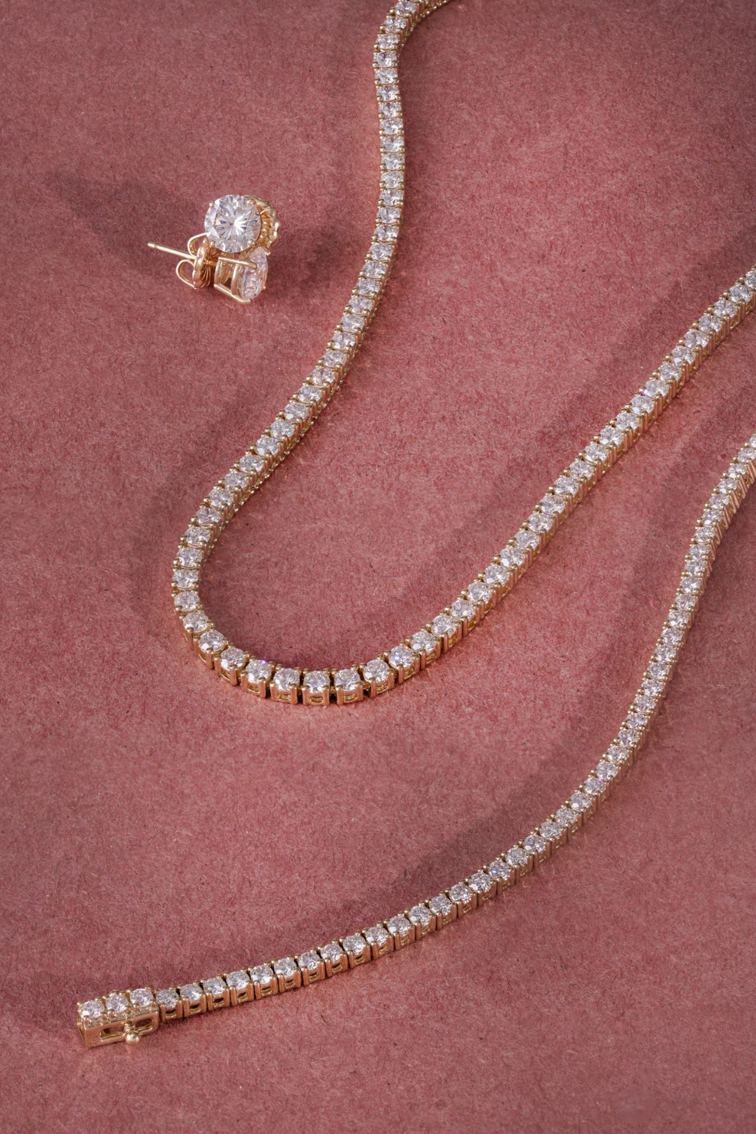 What Jewelry Goes Best With Your Wedding Dress?