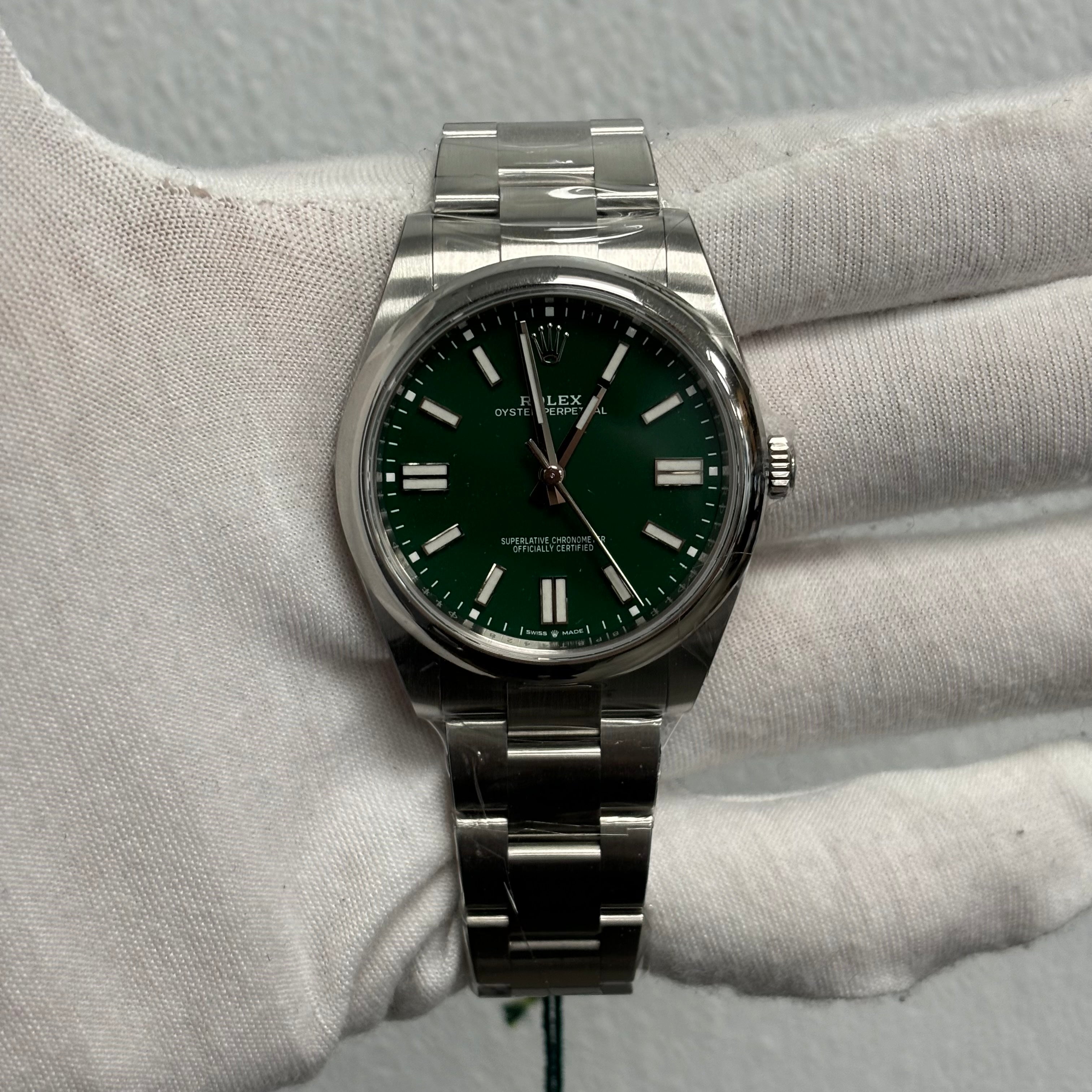 Rolex Oyster Perpetual 41mm Green Dial Ref# 124300 - Happy Jewelers Fine Jewelry Lifetime Warranty
