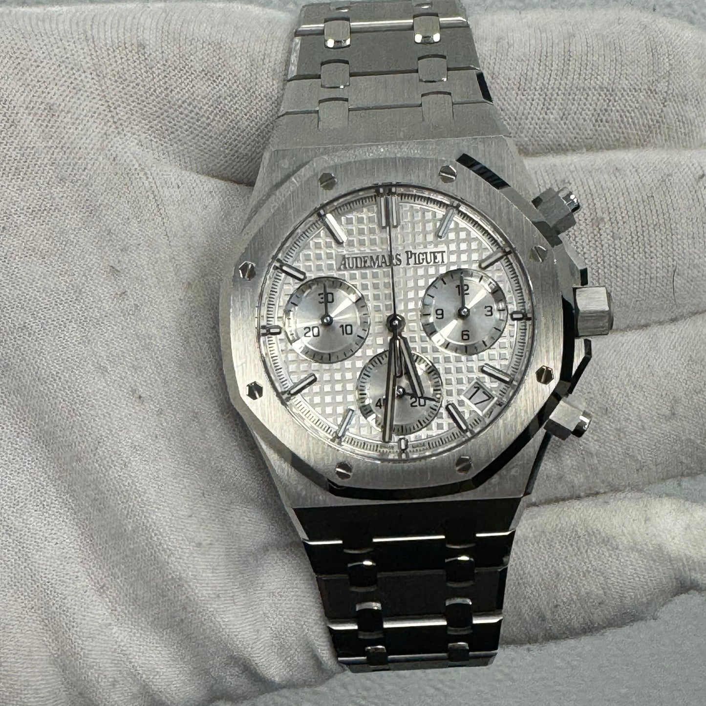 Audemars Piguet Royal Oak 41mm White Dial Watch Ref# 26240ST.OO.1320ST.07