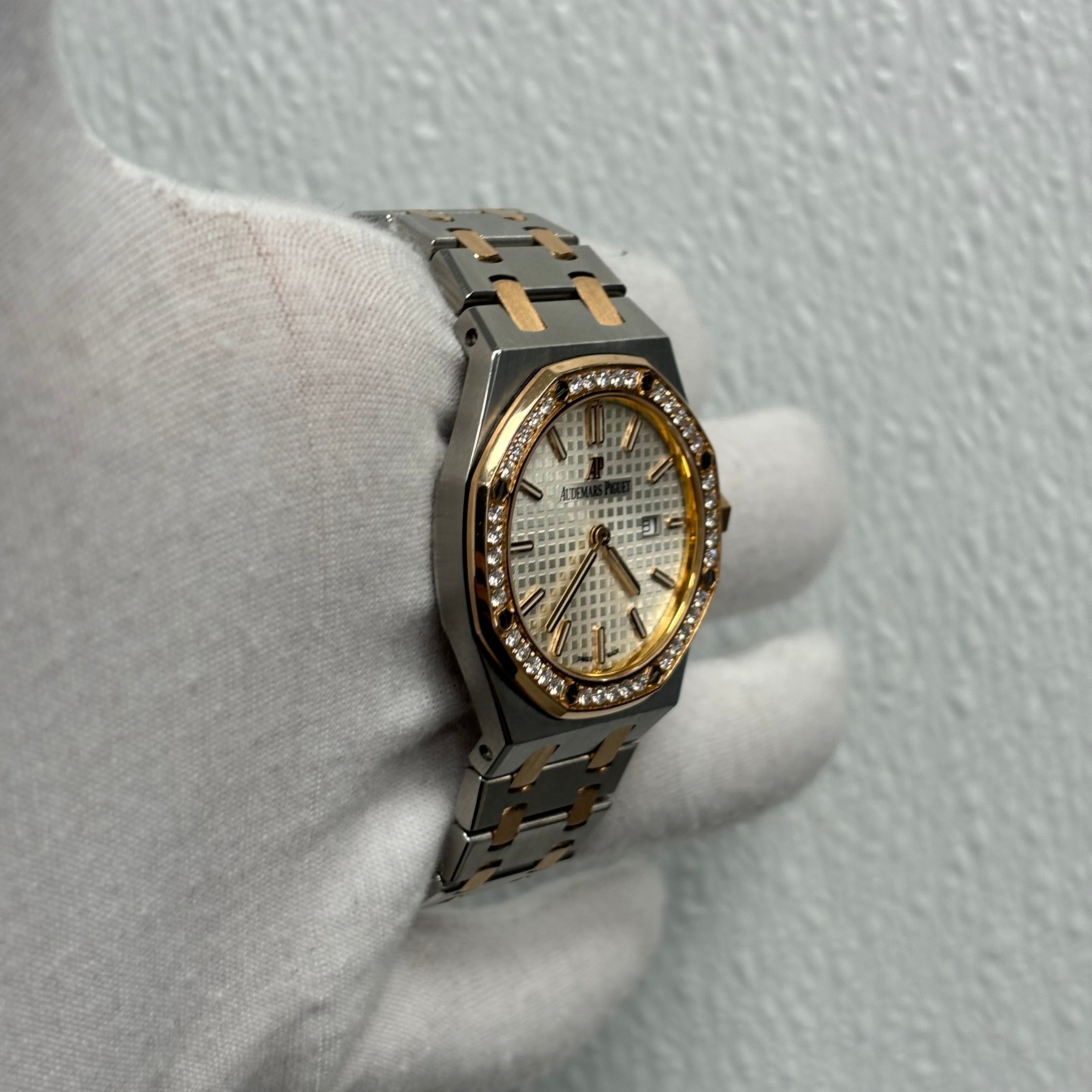 Audemars Piguet Royal Oak 33mm Silver Dial Watch Ref# 67651SR.ZZ.1261SR.01 - Happy Jewelers Fine Jewelry Lifetime Warranty