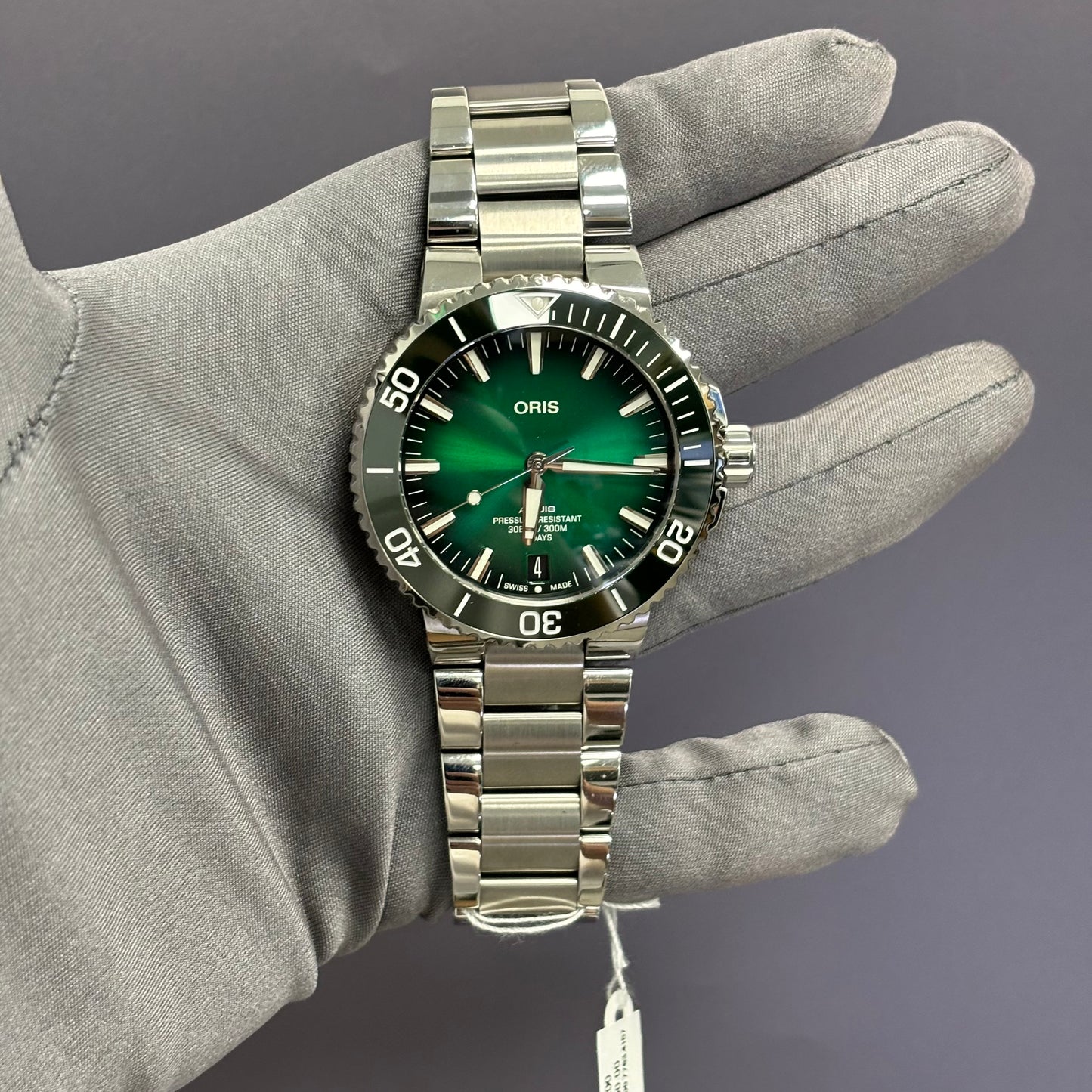 Oris Aquis 43.5mm Green Dial Watch Ref# 01 400 7763 4157