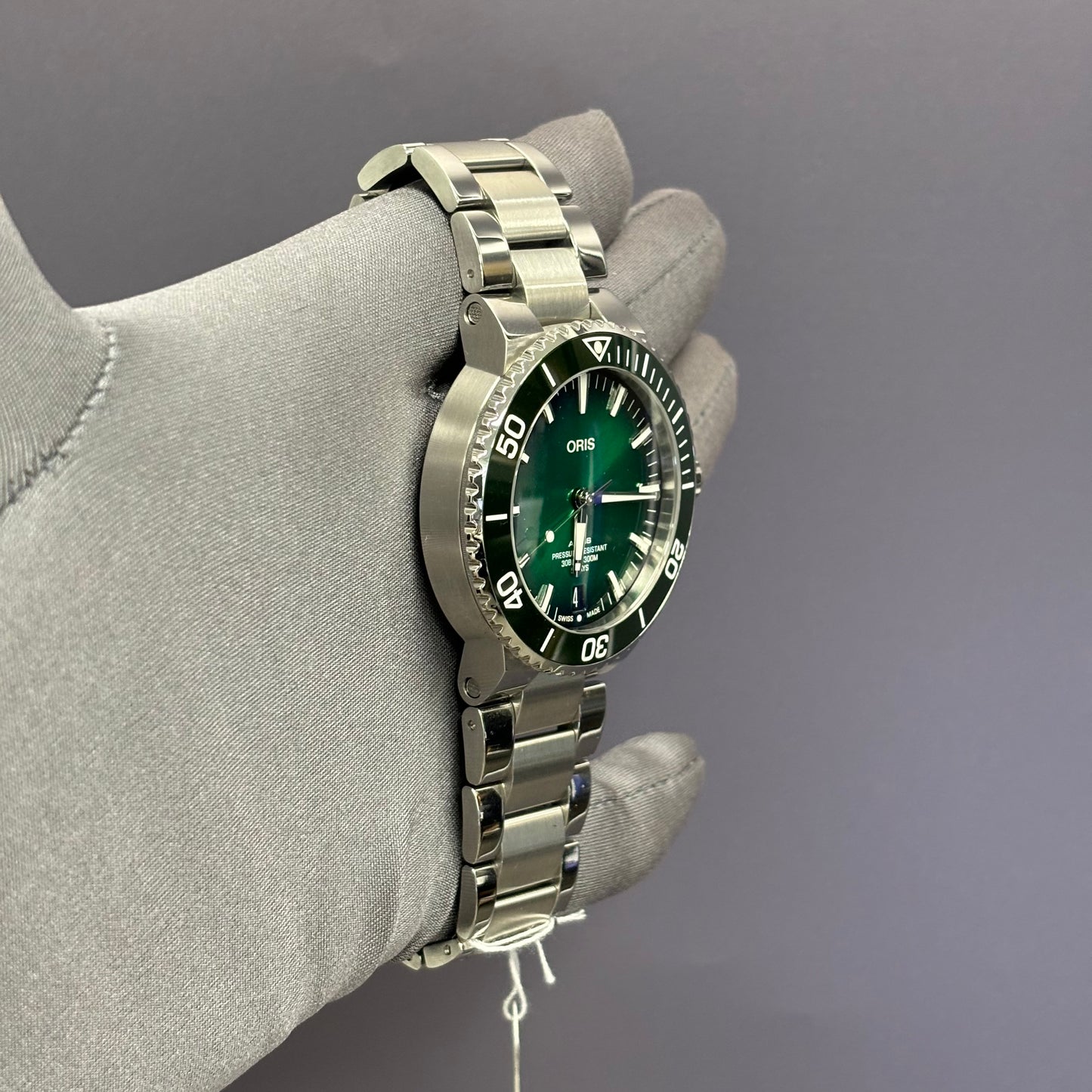 Oris Aquis 43.5mm Green Dial Watch Ref# 01 400 7763 4157