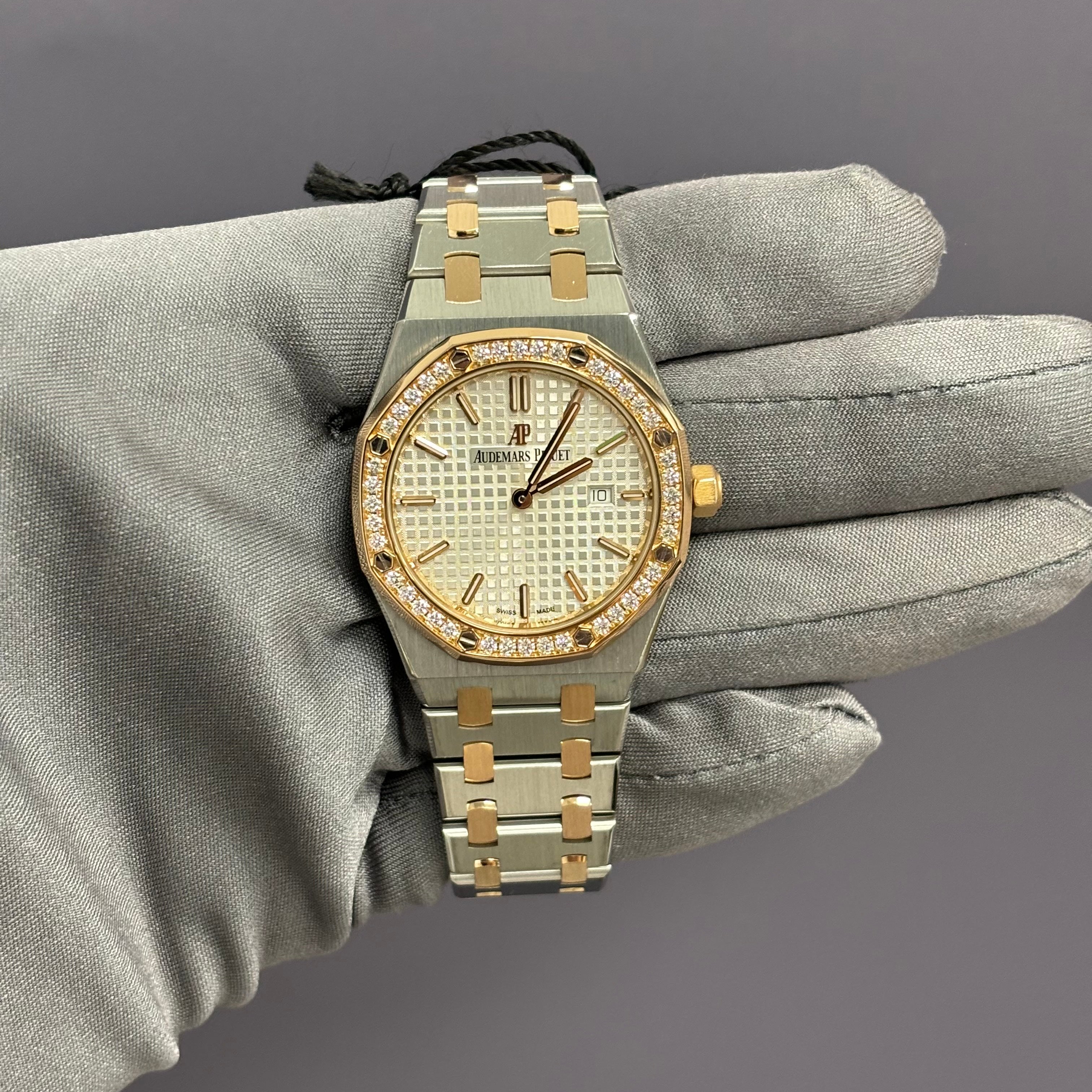 Audemars Piguet Royal Oak 33mm White Dial Ref# 67651SR.ZZ.1261SR.01 - Happy Jewelers Fine Jewelry Lifetime Warranty