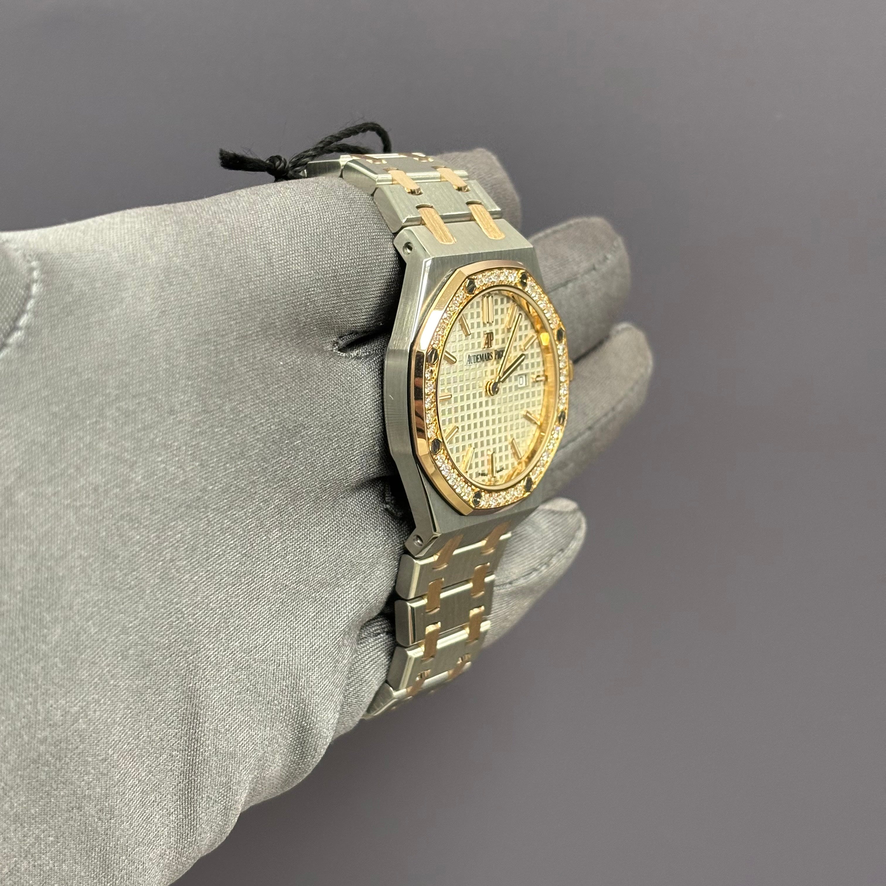 Audemars Piguet Royal Oak 33mm White Dial Ref# 67651SR.ZZ.1261SR.01 - Happy Jewelers Fine Jewelry Lifetime Warranty