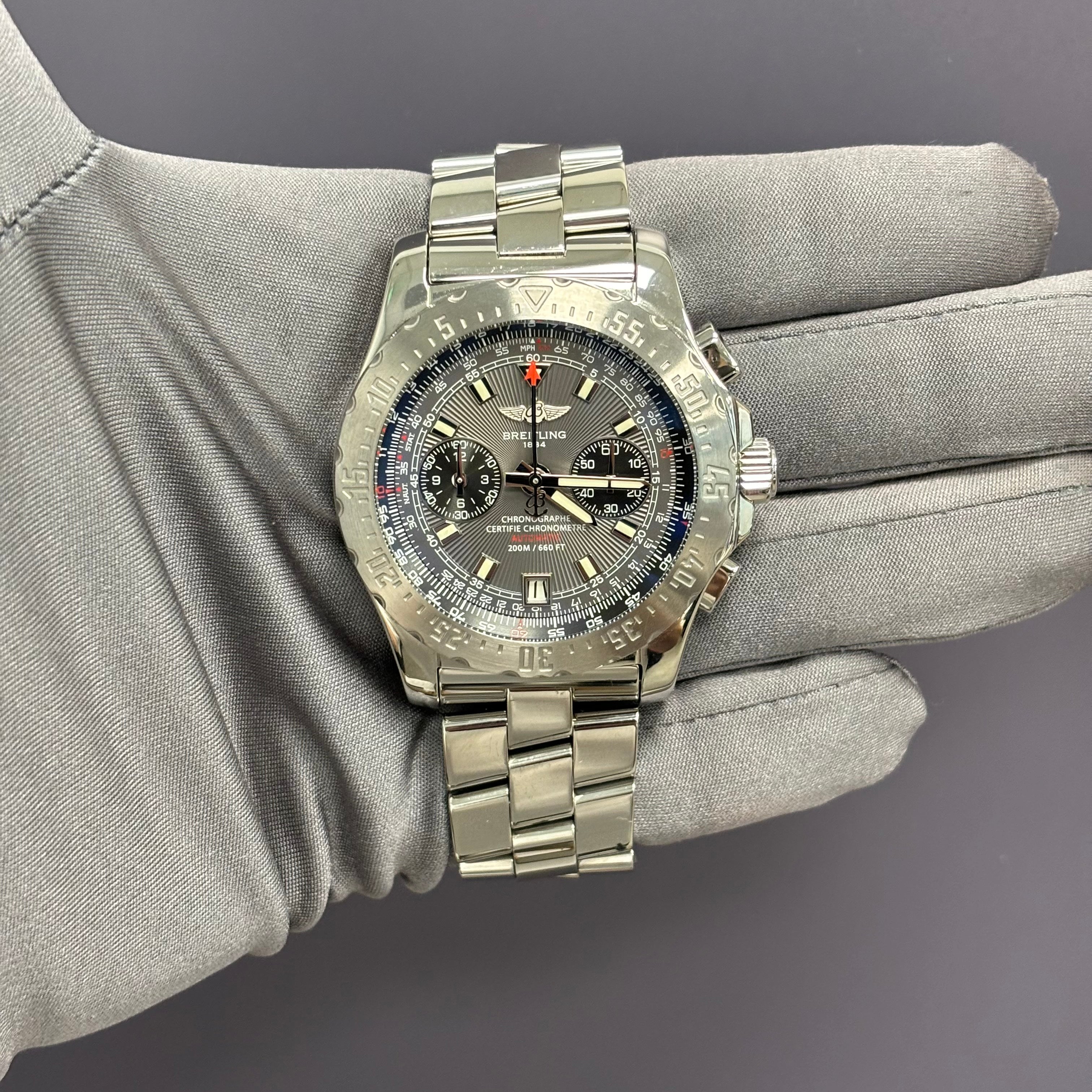 BREITLING グレー ジップアップジャケット　Mサイズ グレーラバーを採用した日本限定モデルの「クロノマット」をご紹介
