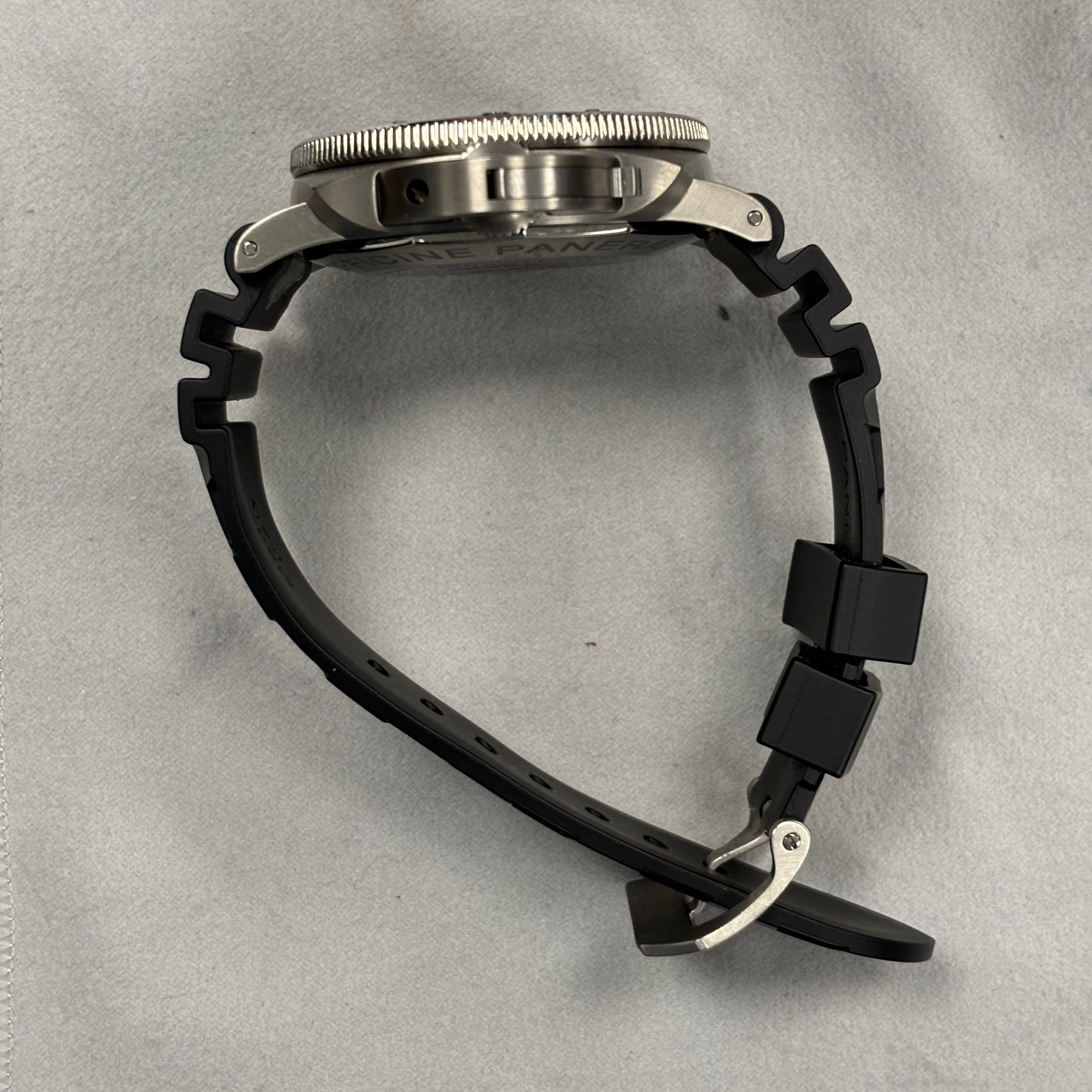 Panerai Luminor 47mm Black Dial Watch Ref# PAM01389 - Happy Jewelers Fine Jewelry Lifetime Warranty