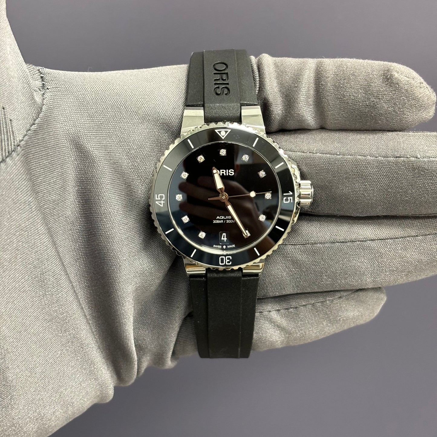 Oris Aquis 36.5mm Black Dial Watch Ref# 01.733.7731.4194