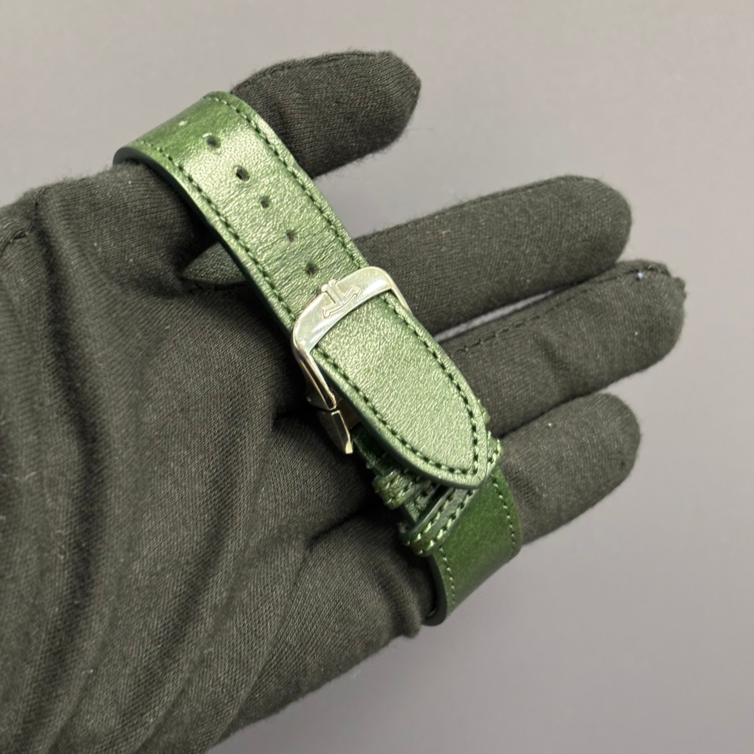Jaeger-LeCoultre Reverso 27mm Green Dial Watch Ref# Q3978430