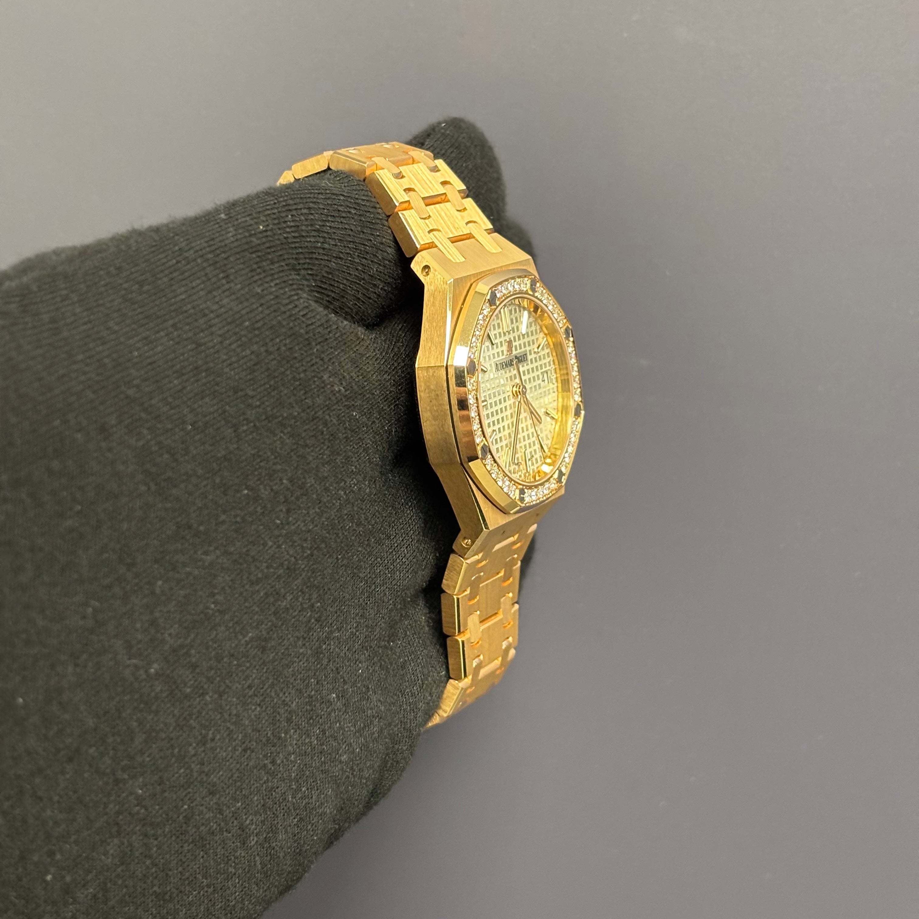 Audemars Piguet Royal Oak 34mm Silver Dial Watch Ref# 77351OR.ZZ.1261OR.01 - Happy Jewelers Fine Jewelry Lifetime Warranty