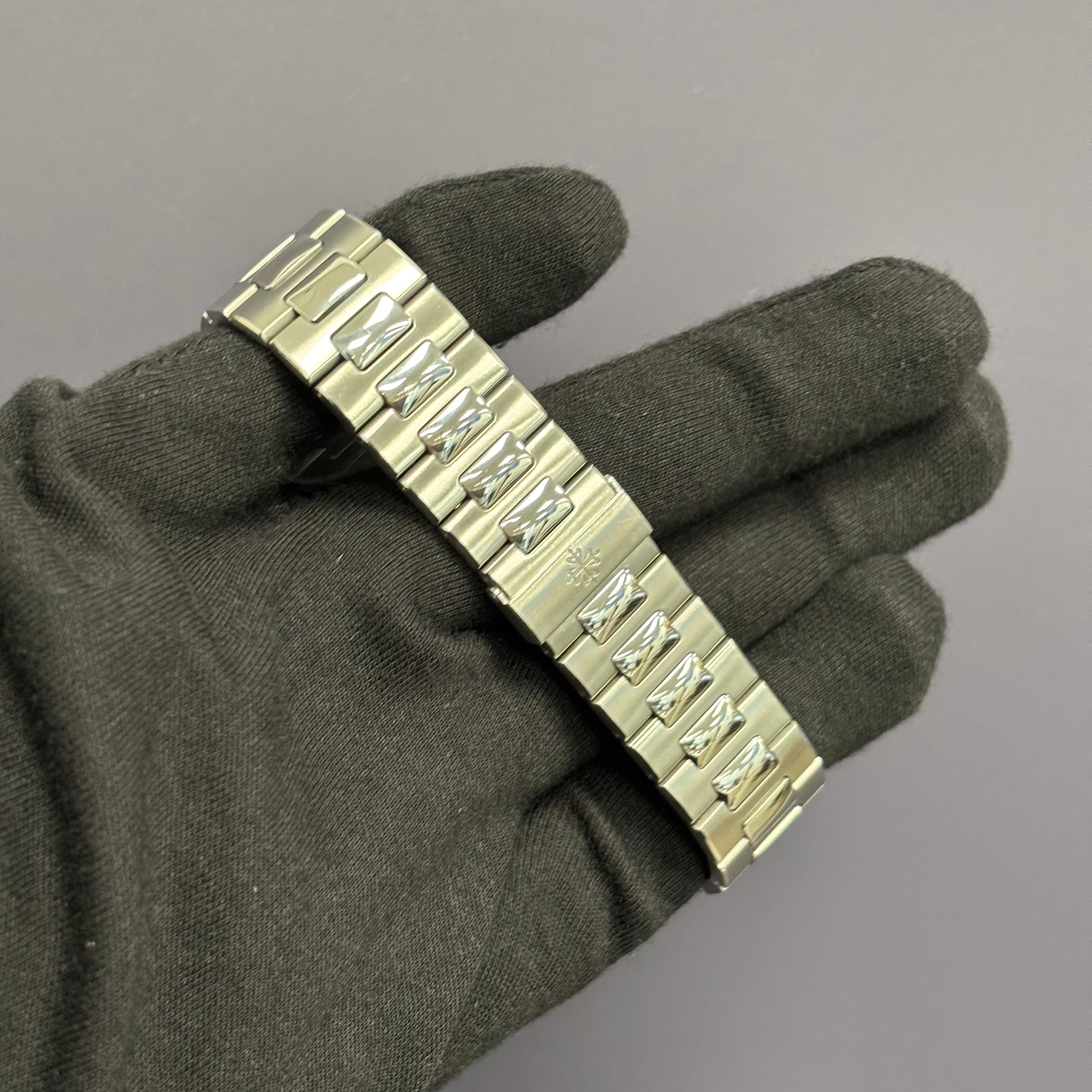 Patek Philippe Nautilus 40mm White Dial Watch Ref# 5711/1A-011 - Happy Jewelers Fine Jewelry Lifetime Warranty