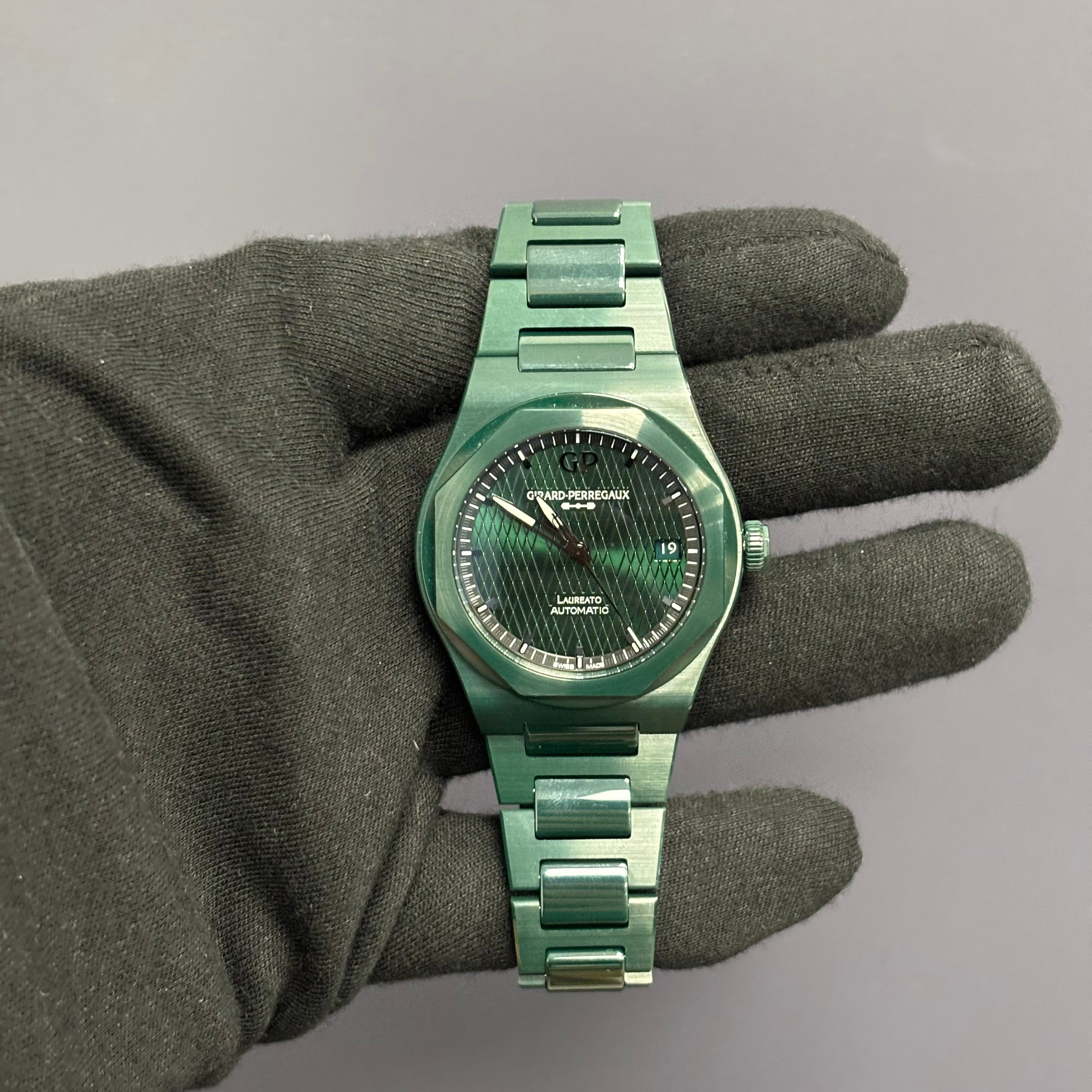 Girard Perregaux Laureato 38mm Green Dial Watch Ref# 81005-32-3080-1CX - Happy Jewelers Fine Jewelry Lifetime Warranty